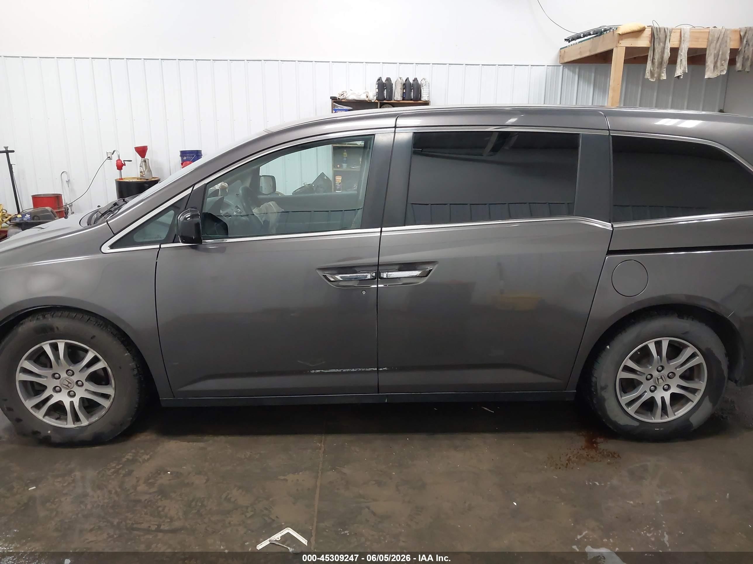 2013 Honda Odyssey Ex Gray vin: 5FNRL5H4XDB049135
