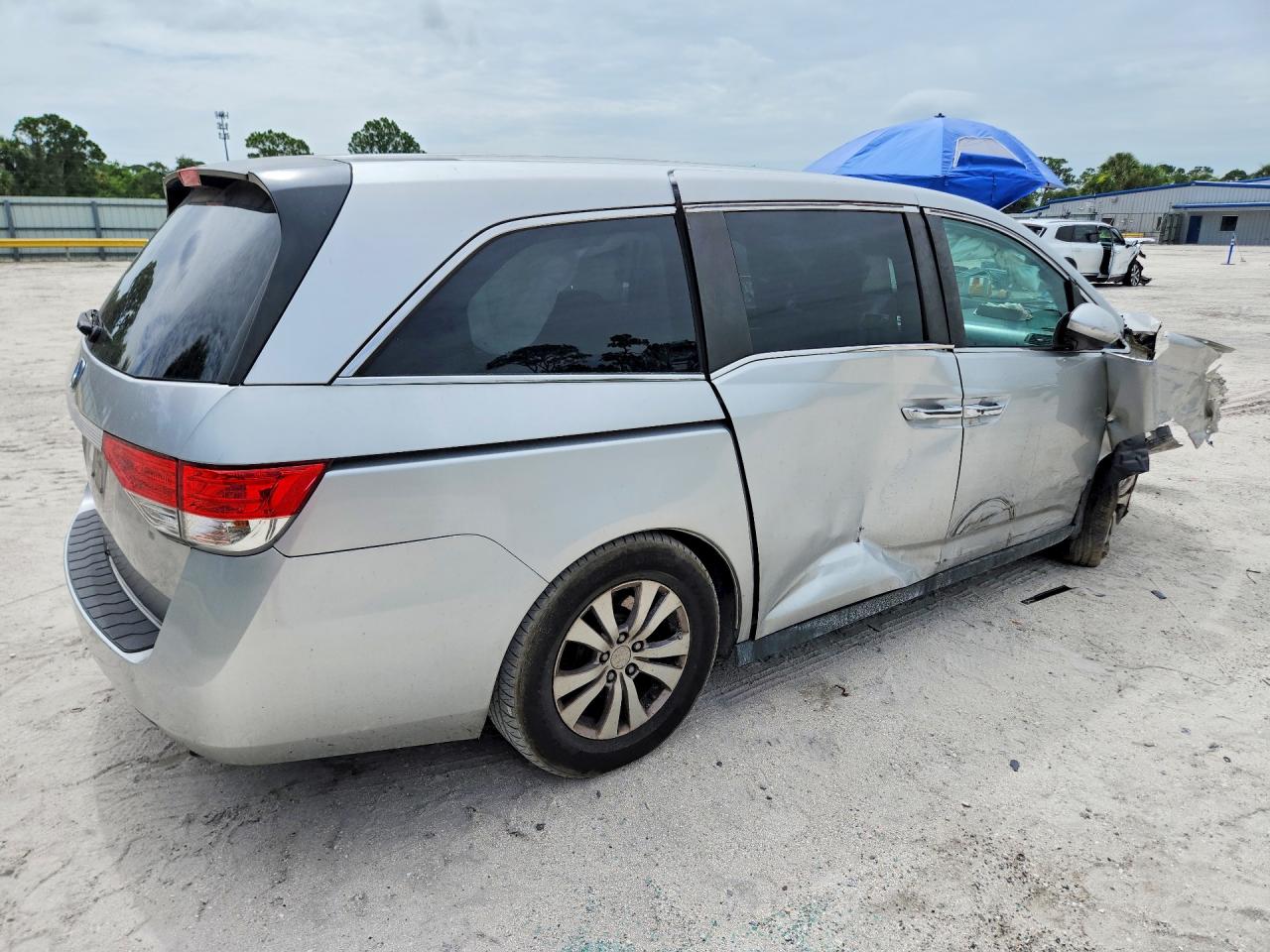 2014 Honda Odyssey Ex Silver vin: 5FNRL5H4XEB054661