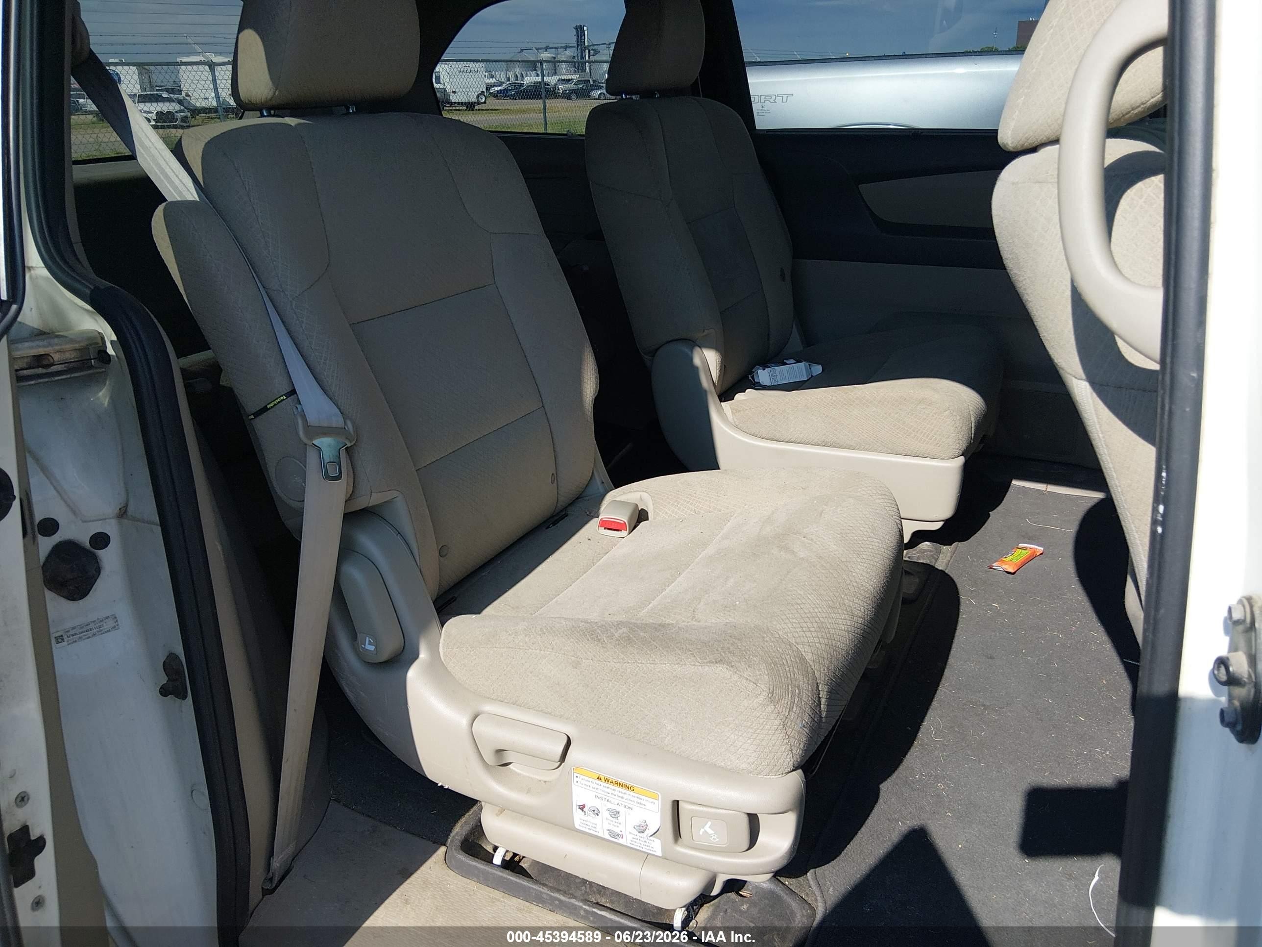 2014 Honda Odyssey Ex White vin: 5FNRL5H4XEB111327