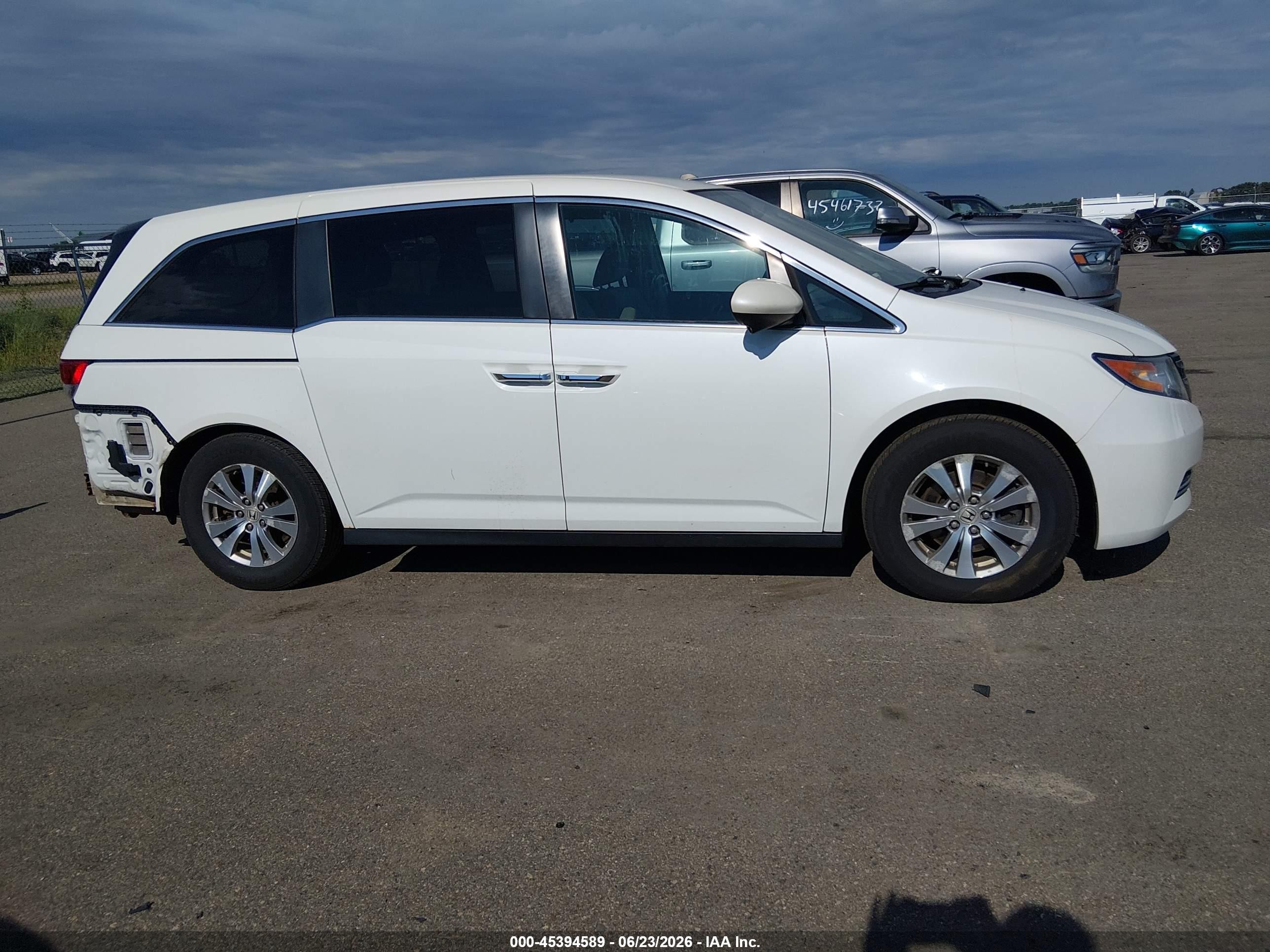 2014 Honda Odyssey Ex White vin: 5FNRL5H4XEB111327