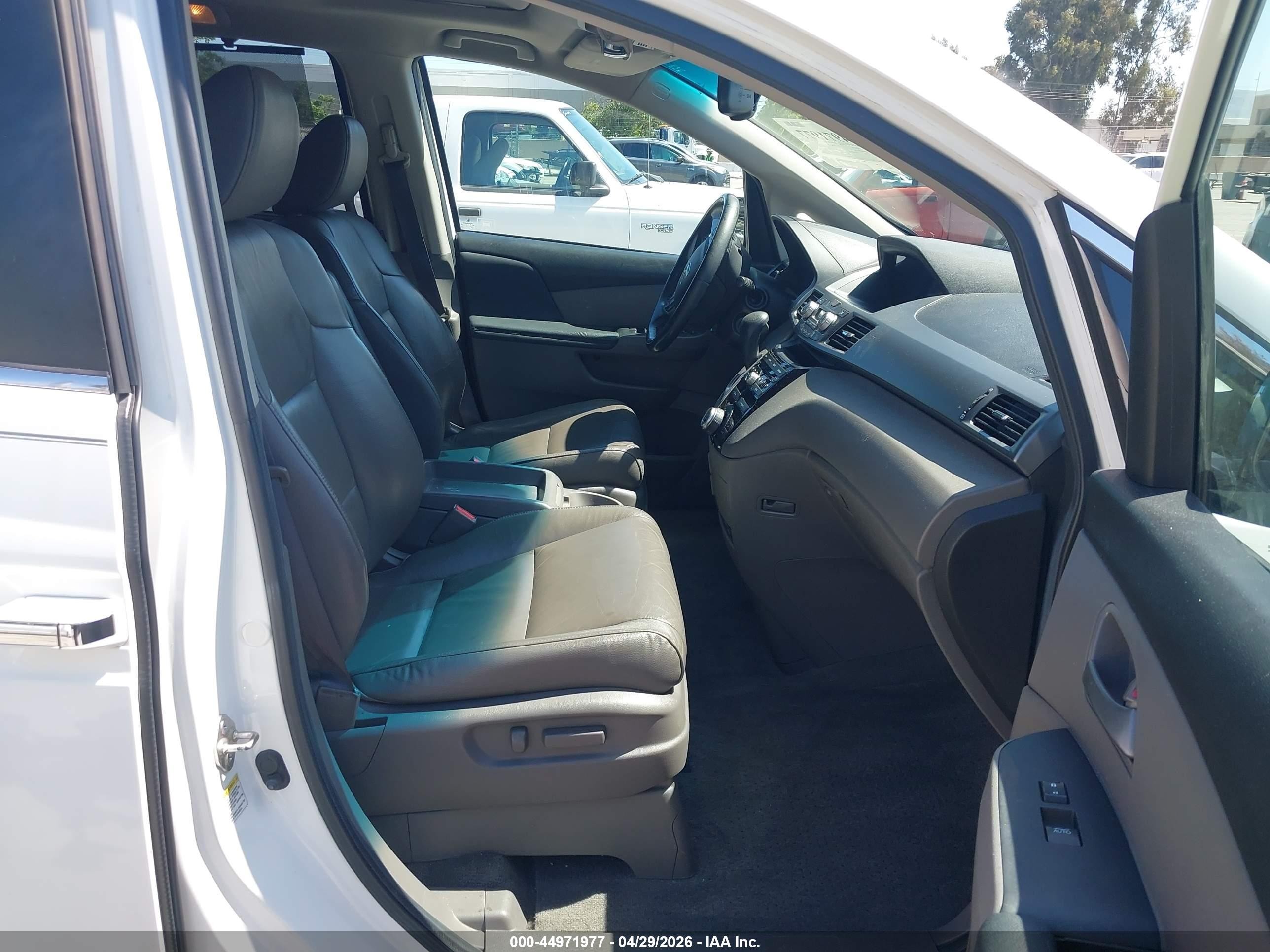 2012 Honda Odyssey Ex-l White vin: 5FNRL5H60CB111089