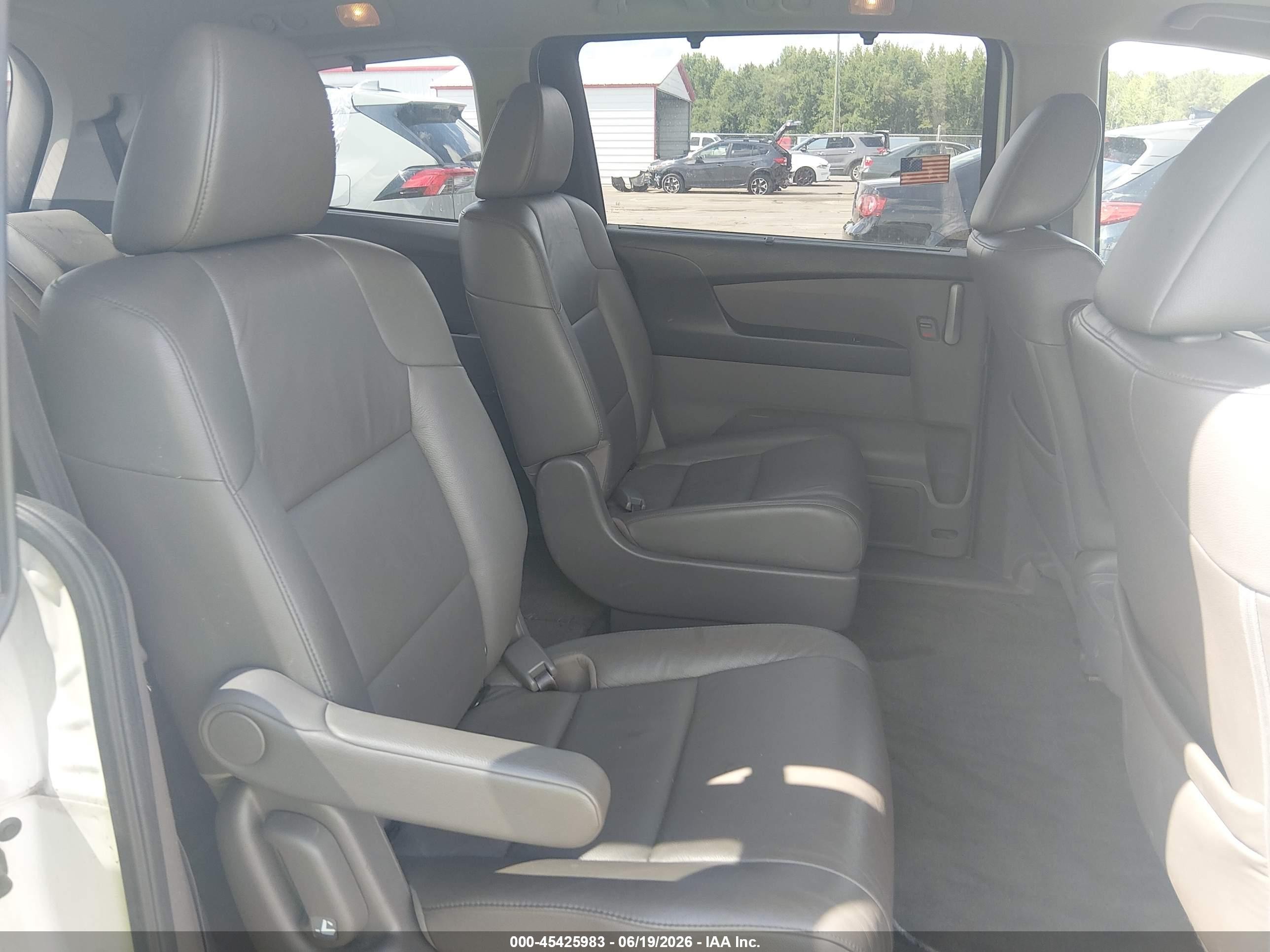 2012 Honda Odyssey Ex-l White vin: 5FNRL5H60CB123839