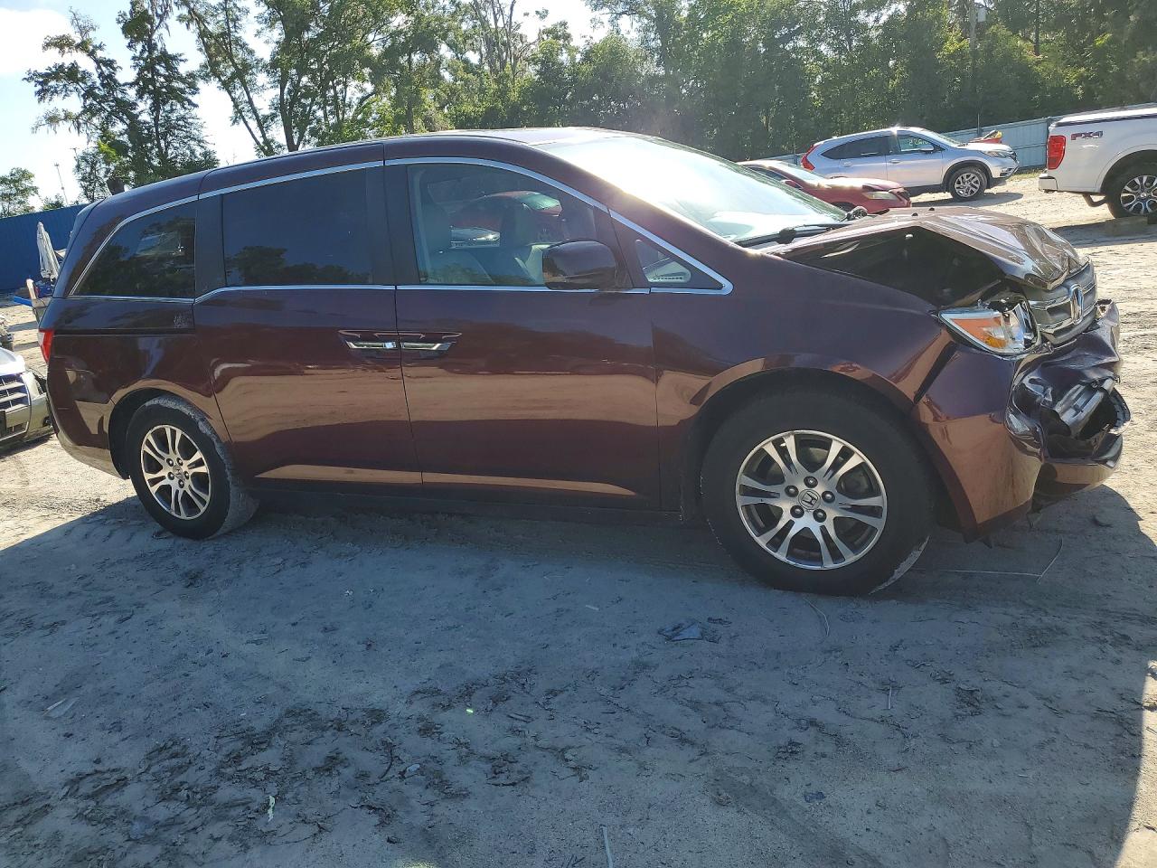 2013 Honda Oddesey Maroon vin: 5FNRL5H60DB082713