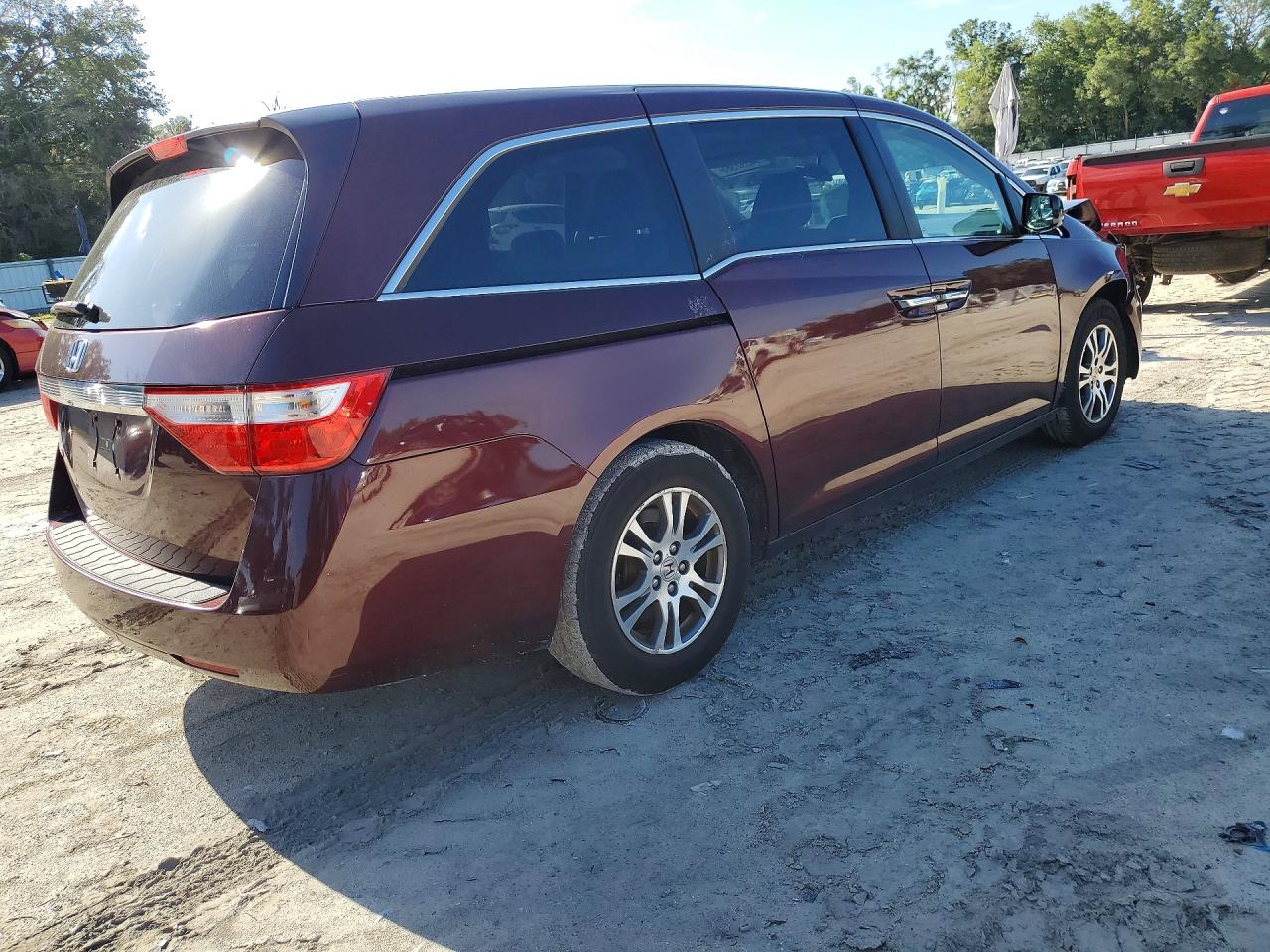 2013 Honda Oddesey Maroon vin: 5FNRL5H60DB082713