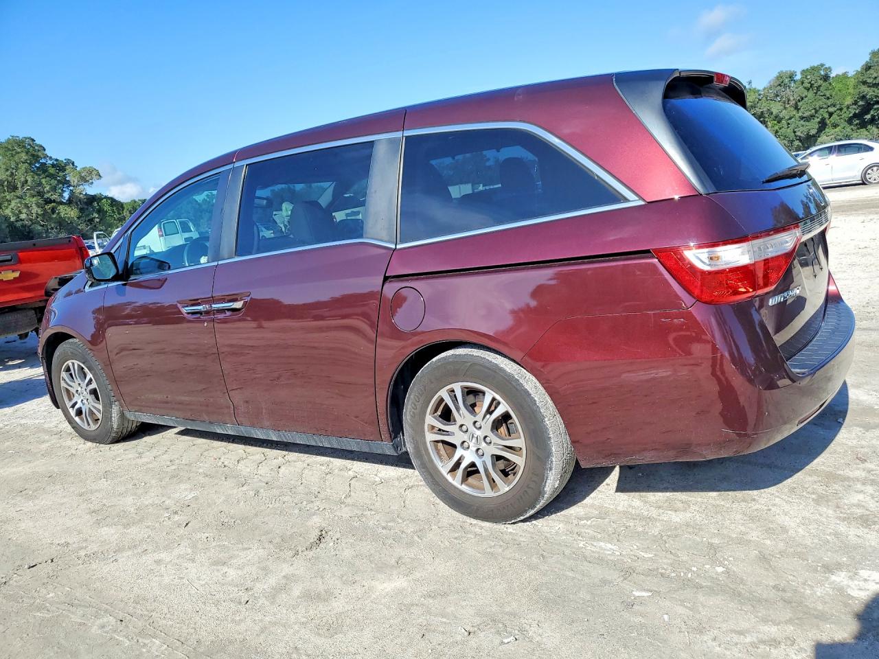 2013 Honda Oddesey Maroon vin: 5FNRL5H60DB082713