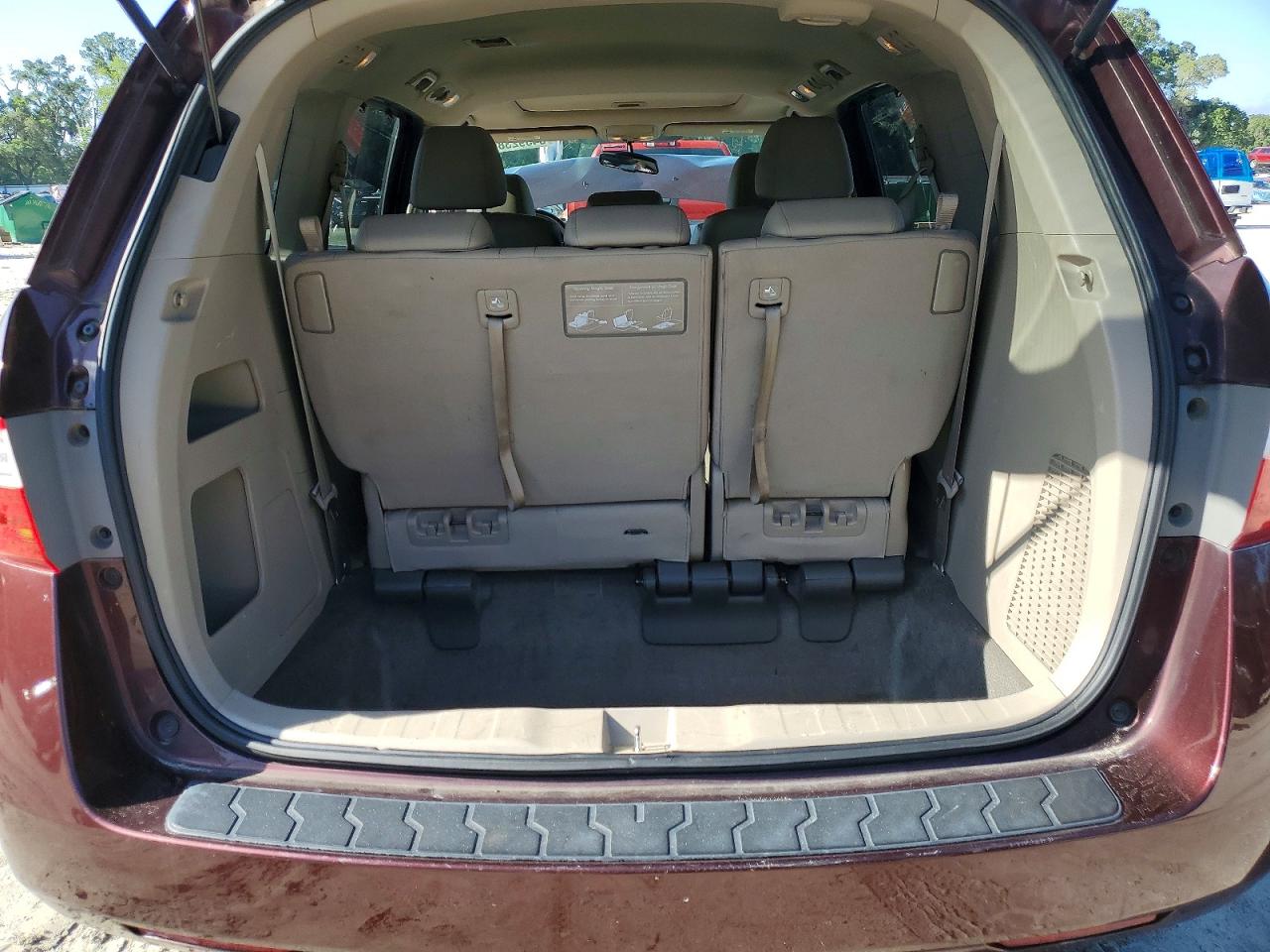 2013 Honda Oddesey Maroon vin: 5FNRL5H60DB082713