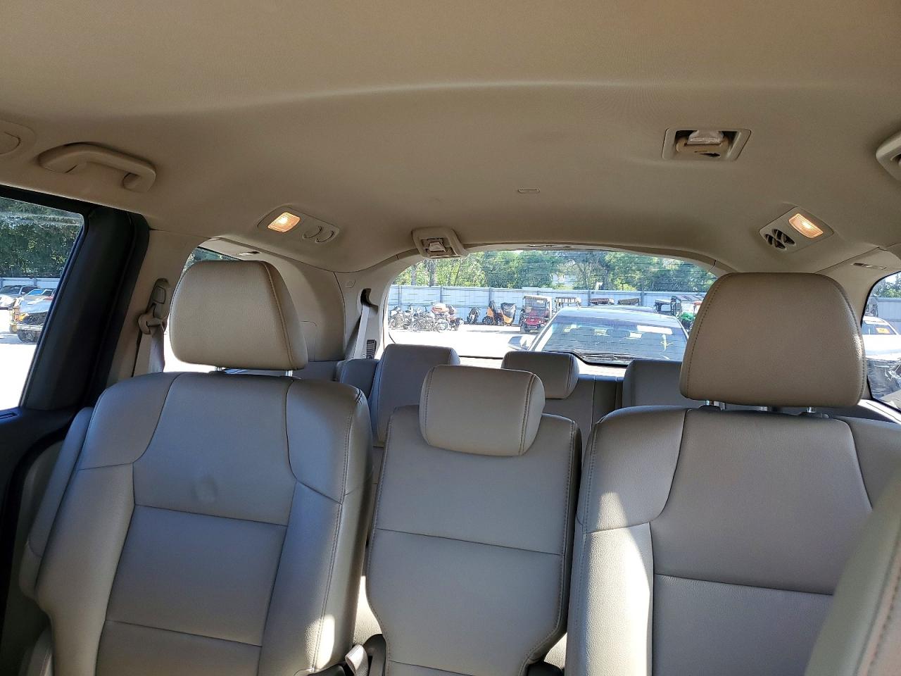 2013 Honda Oddesey Maroon vin: 5FNRL5H60DB082713