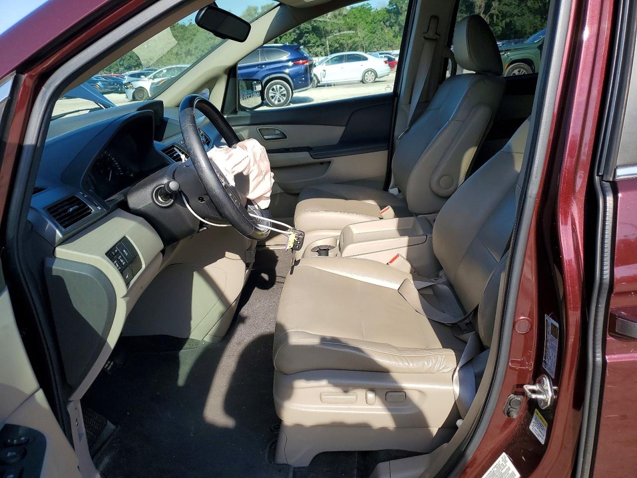2013 Honda Oddesey Maroon vin: 5FNRL5H60DB082713