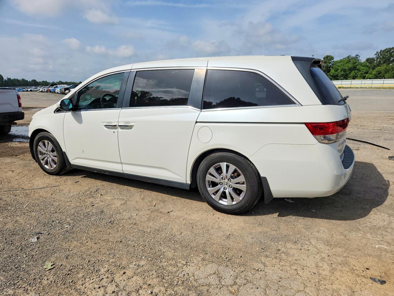 2014 Honda Odyssey Exl White vin: 5FNRL5H60EB122077