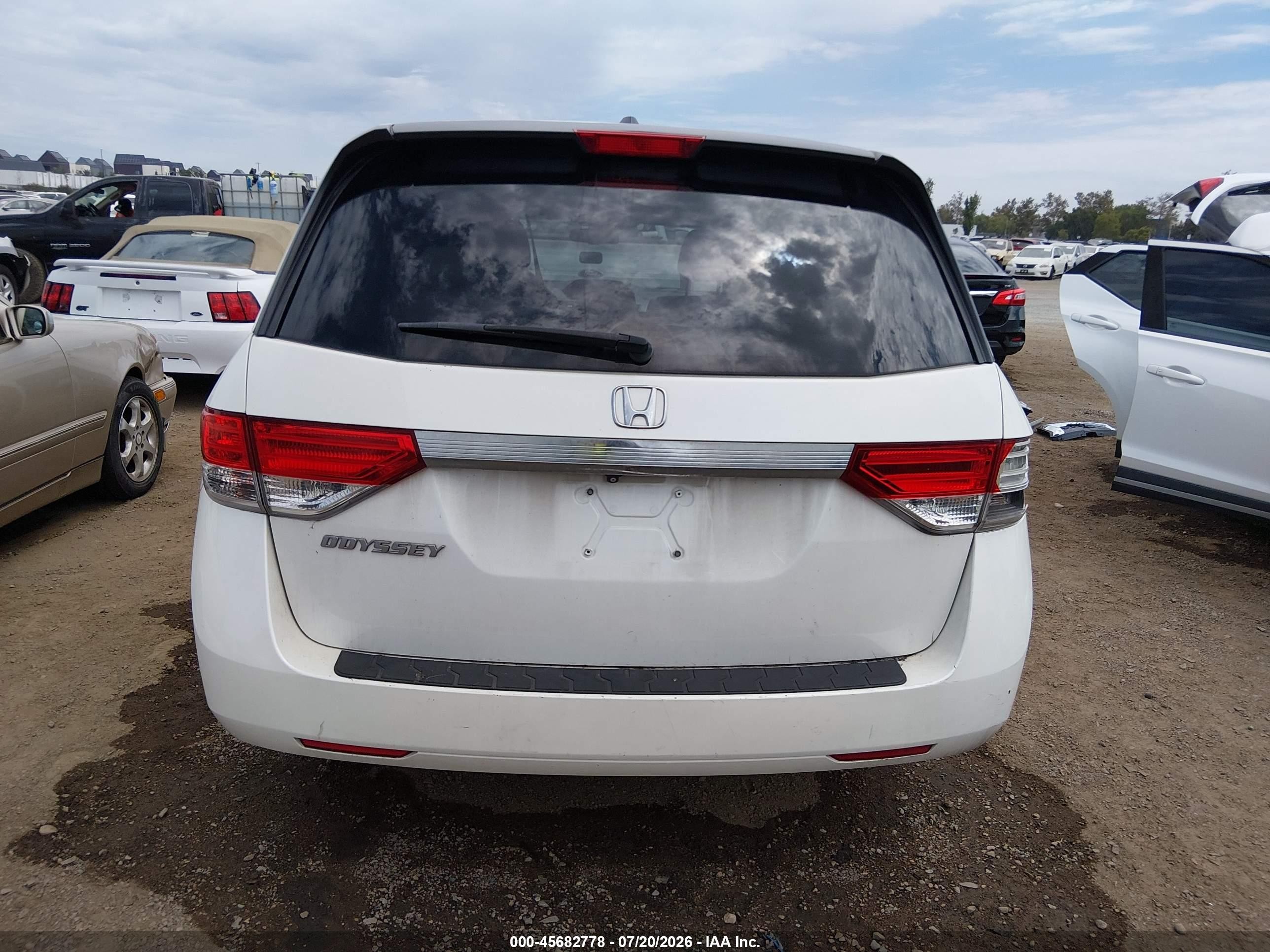 2015 Honda Odyssey Ex-l White vin: 5FNRL5H60FB096095