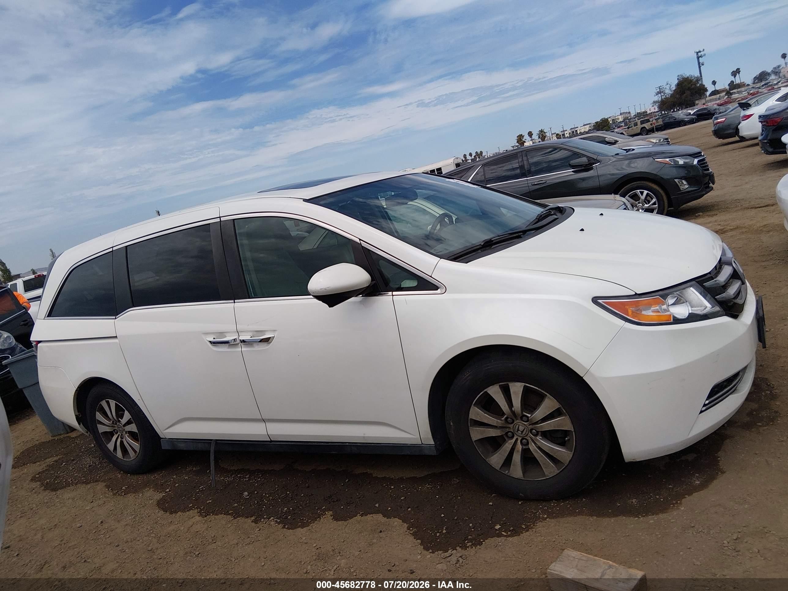 2015 Honda Odyssey Ex-l White vin: 5FNRL5H60FB096095