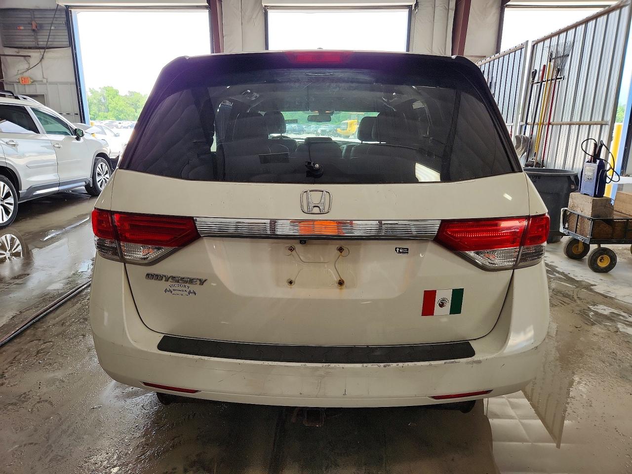 2016 Honda Odyssey Exl White vin: 5FNRL5H60GB011838