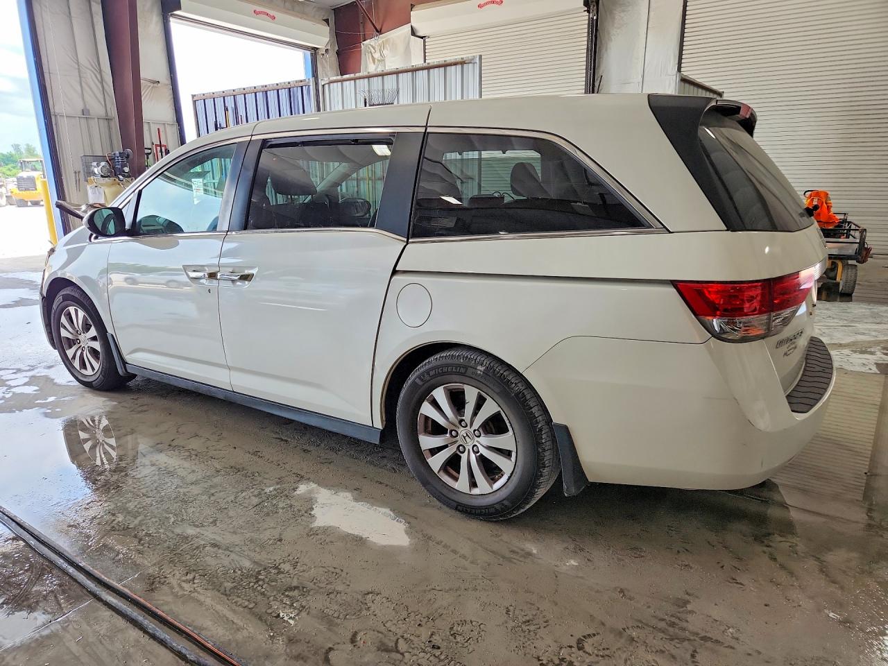 2016 Honda Odyssey Exl White vin: 5FNRL5H60GB011838