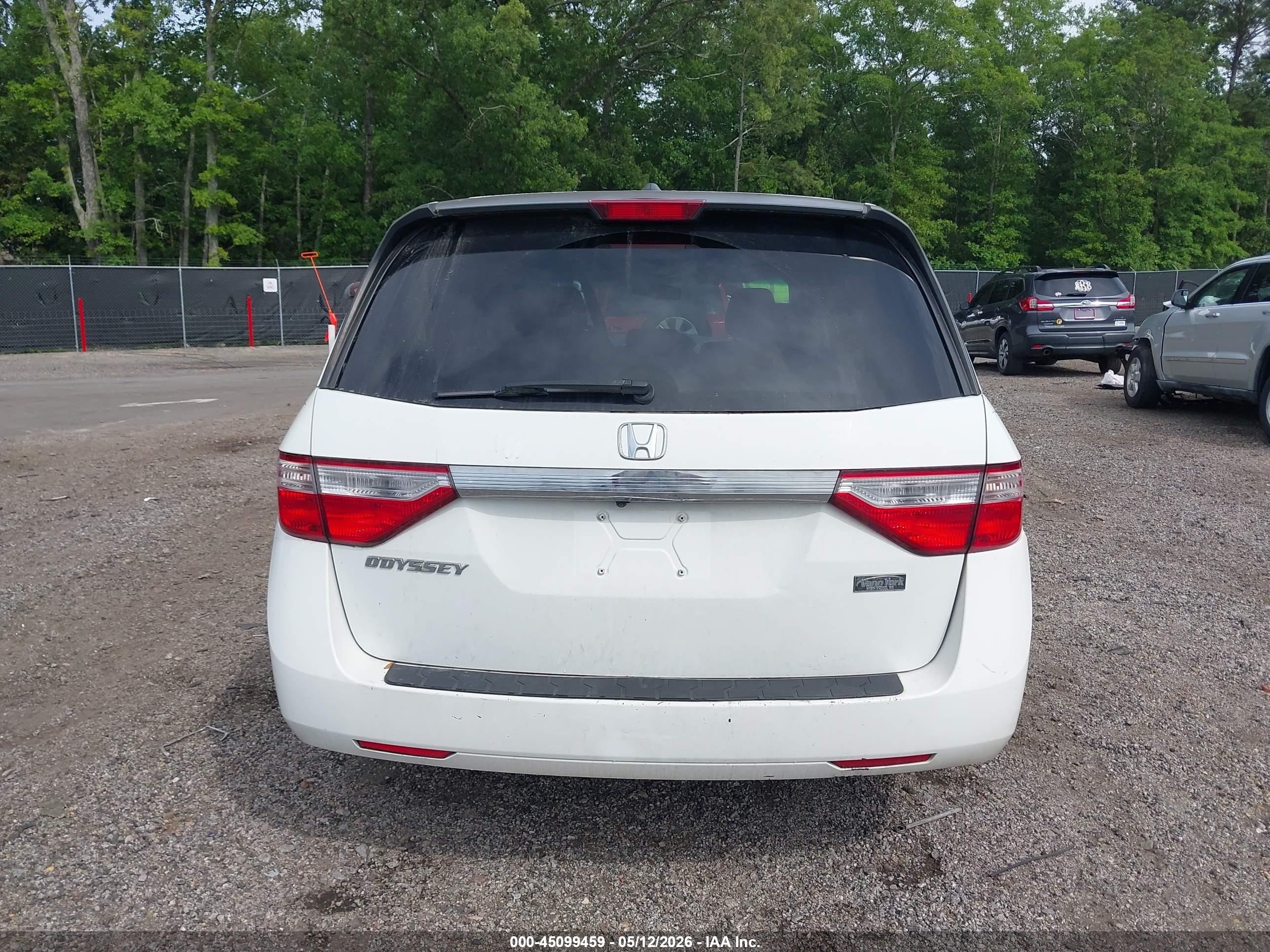 2011 Honda Odyssey Ex-l White vin: 5FNRL5H61BB040421