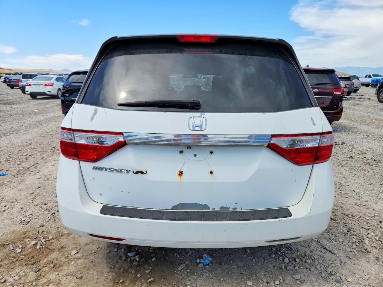 2011 Honda Odyssey Exl White vin: 5FNRL5H61BB096181