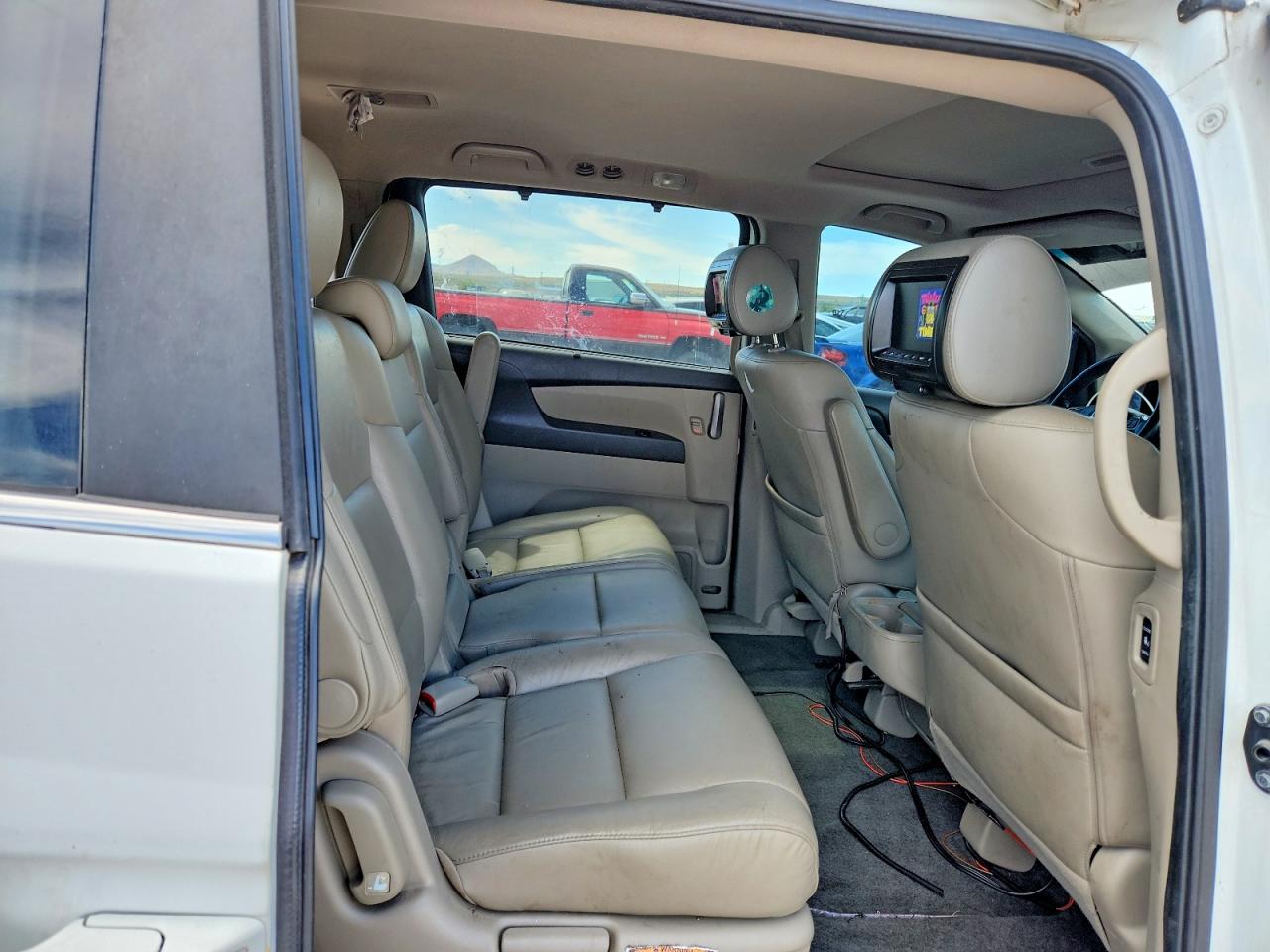 2011 Honda Odyssey Exl White vin: 5FNRL5H61BB096181