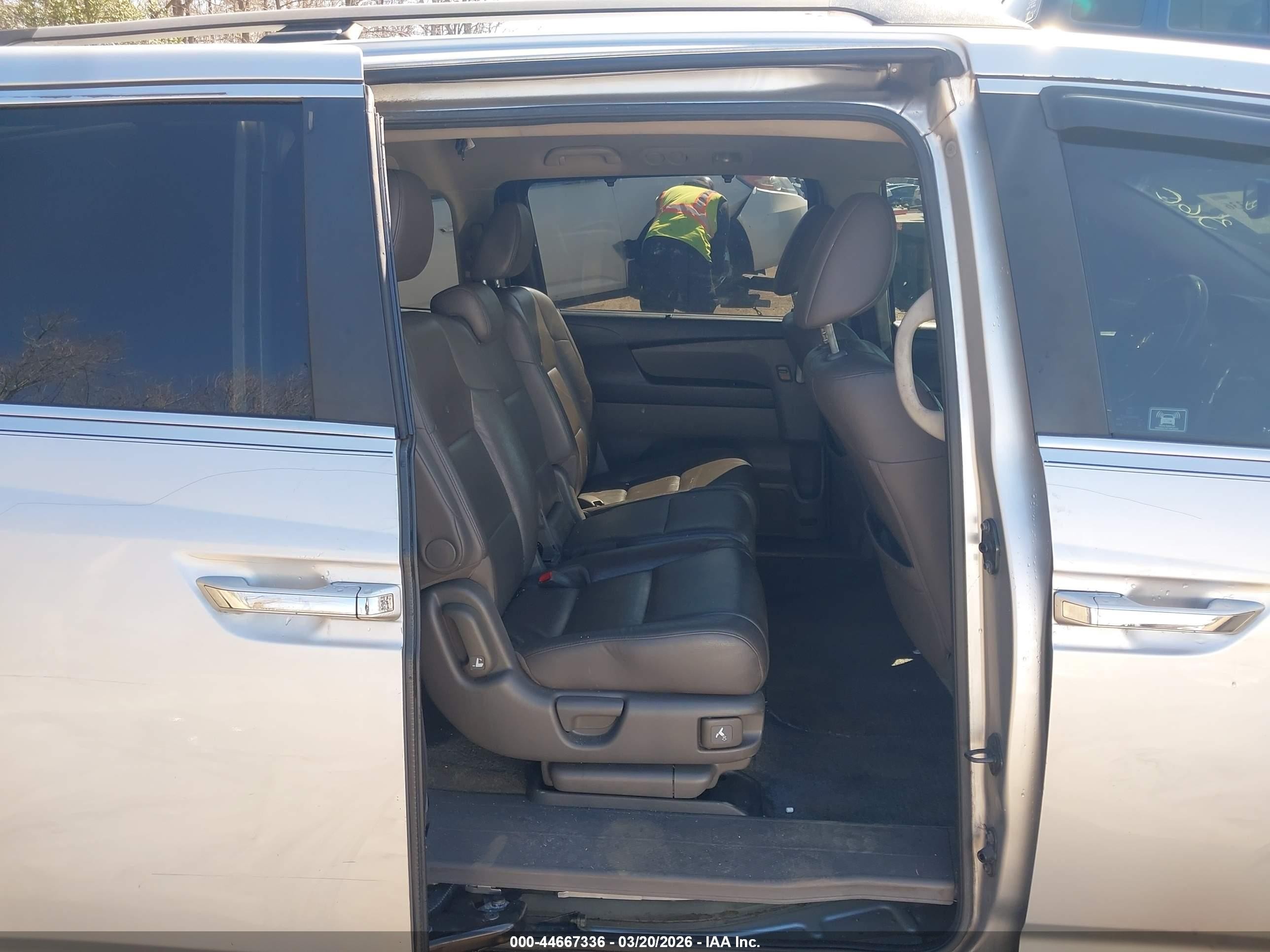 2012 Honda Odyssey Ex-l Silver vin: 5FNRL5H61CB139645