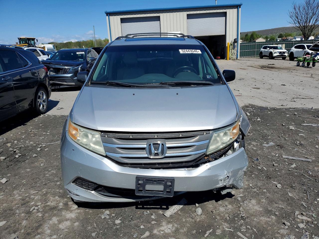 2013 Honda Odyssey Silver vin: 5FNRL5H61DB018387