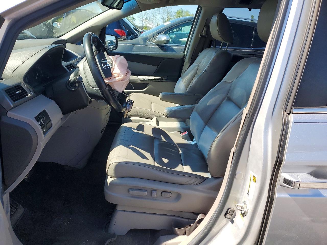 2013 Honda Odyssey Silver vin: 5FNRL5H61DB018387