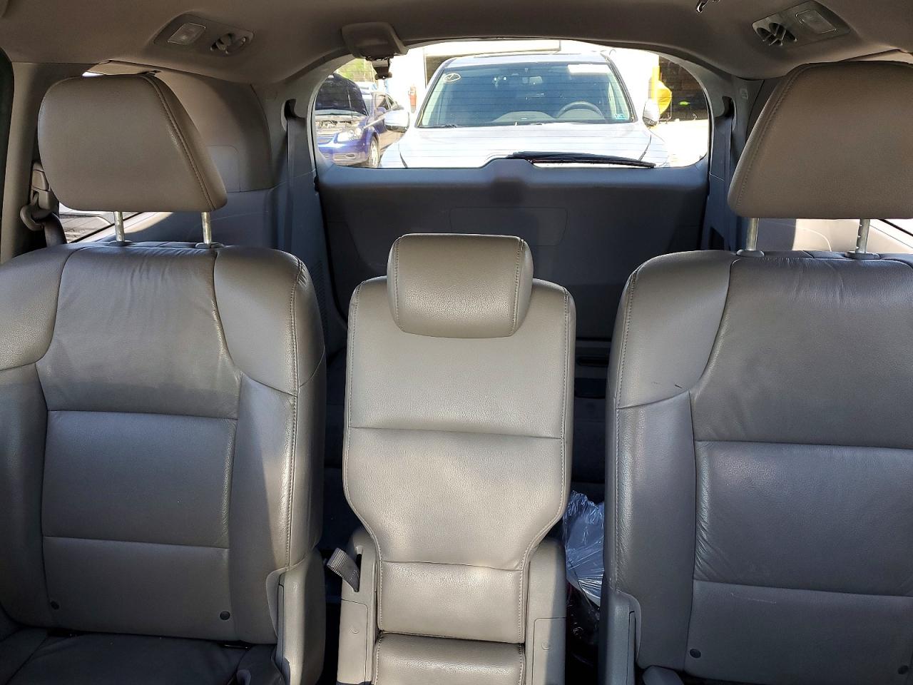 2013 Honda Odyssey Silver vin: 5FNRL5H61DB018387