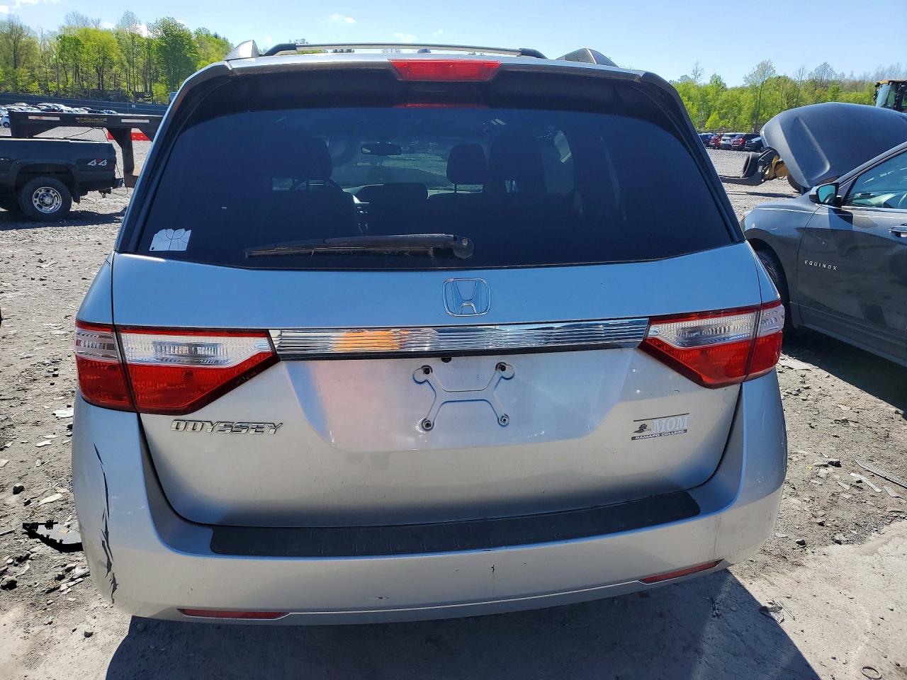 2013 Honda Odyssey Silver vin: 5FNRL5H61DB018387