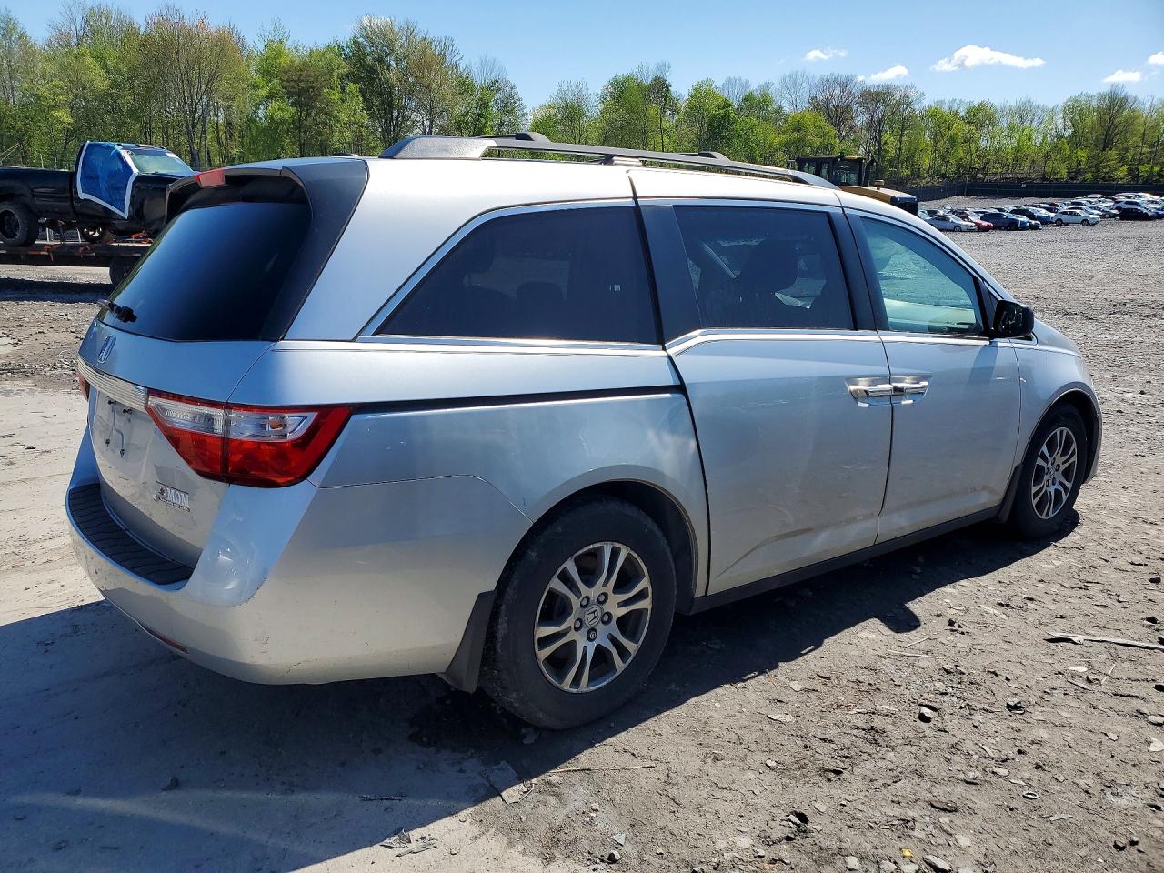 2013 Honda Odyssey Silver vin: 5FNRL5H61DB018387