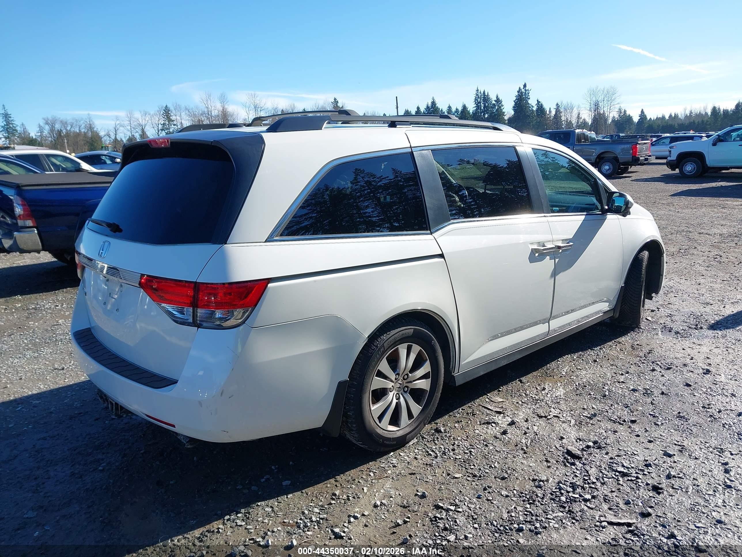 2015 Honda Odyssey Ex-l White vin: 5FNRL5H61FB024676