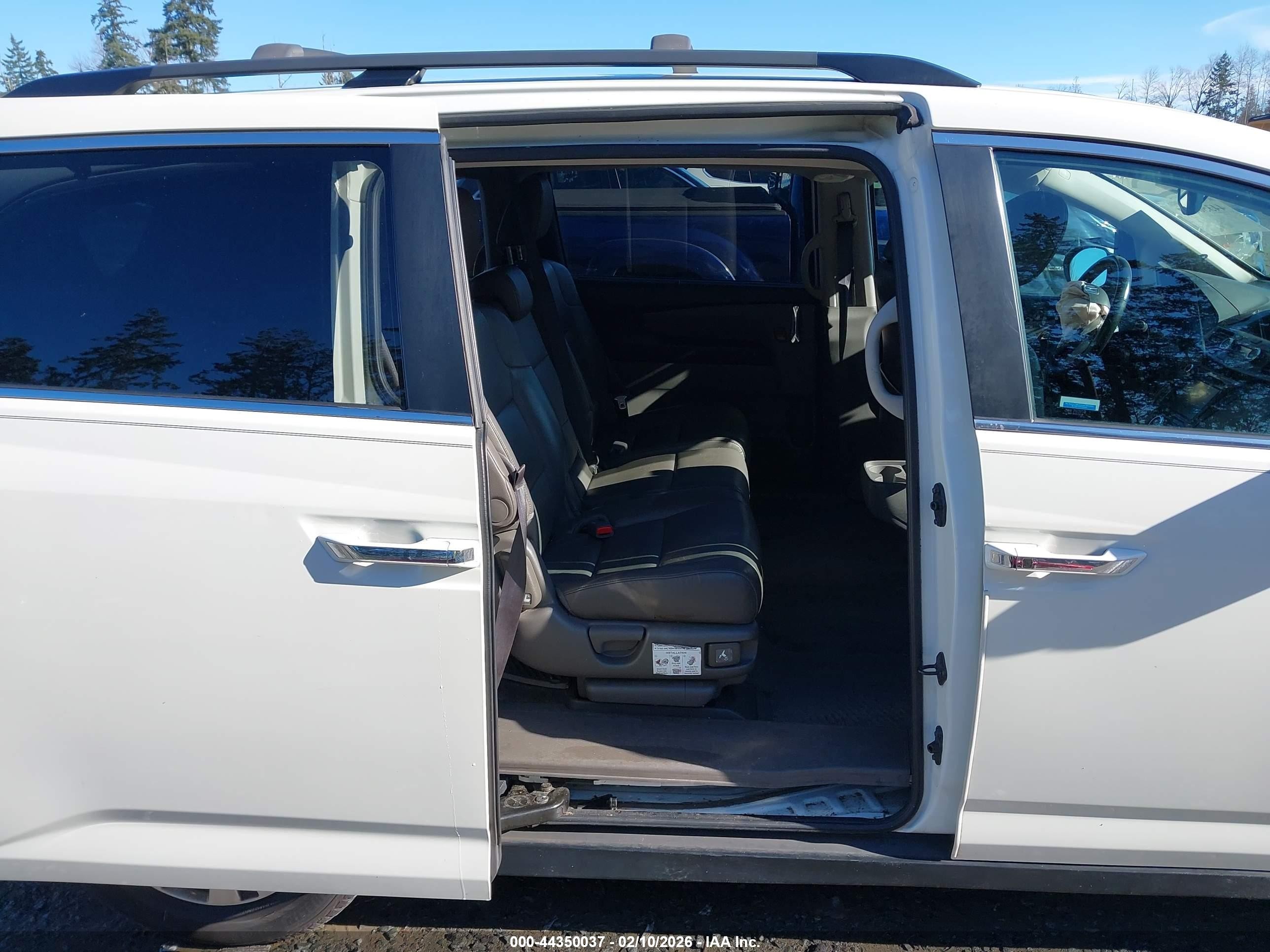 2015 Honda Odyssey Ex-l White vin: 5FNRL5H61FB024676