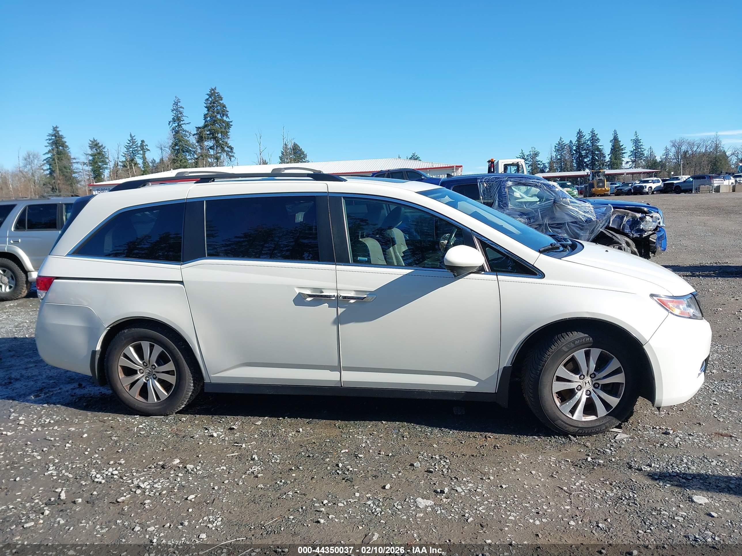 2015 Honda Odyssey Ex-l White vin: 5FNRL5H61FB024676