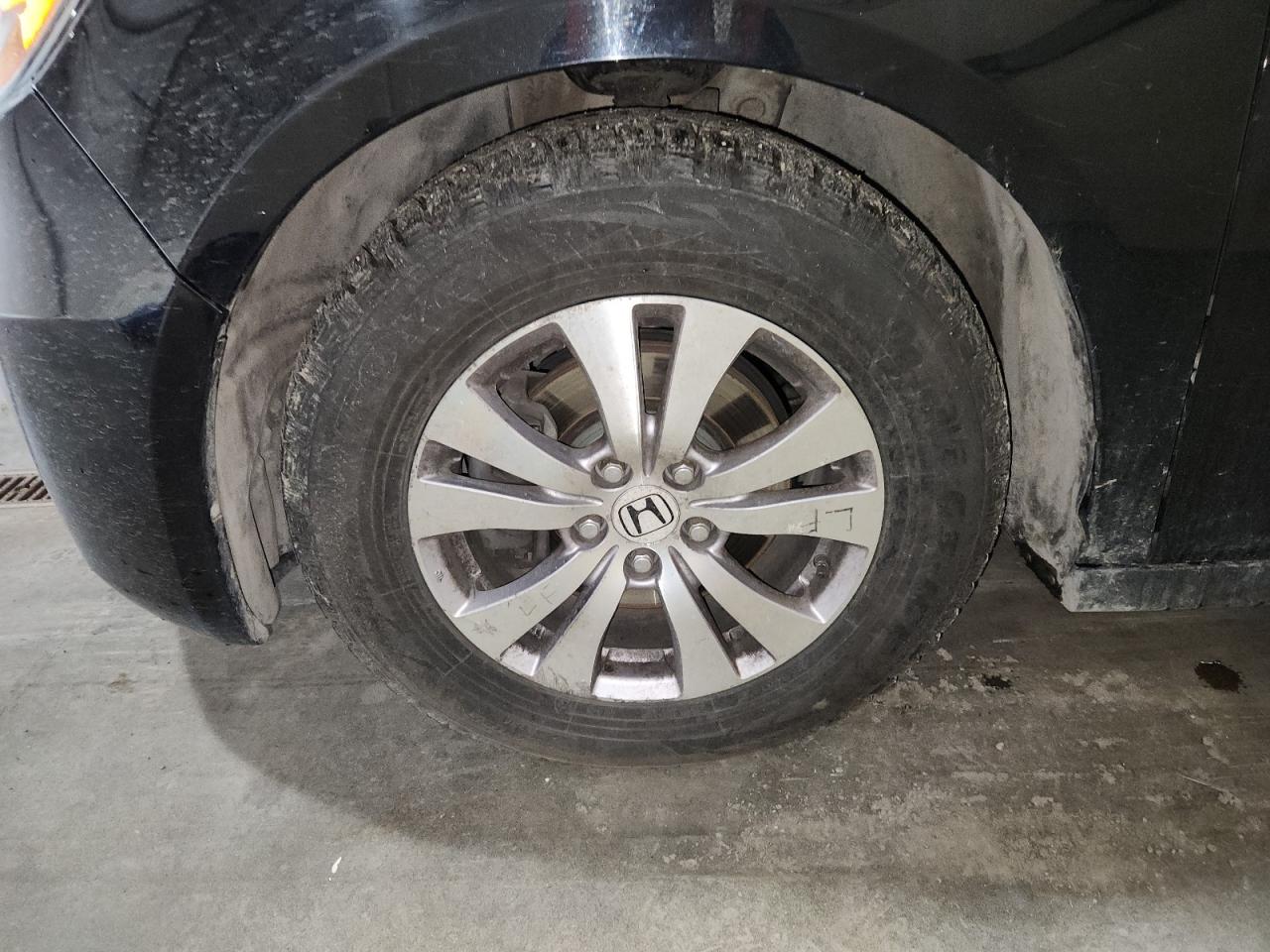 2015 Honda Odyssey Exl Черный vin: 5FNRL5H61FB026220 Damage: Left Front Wheel, Curb Rash, 5 To 6 Inches
