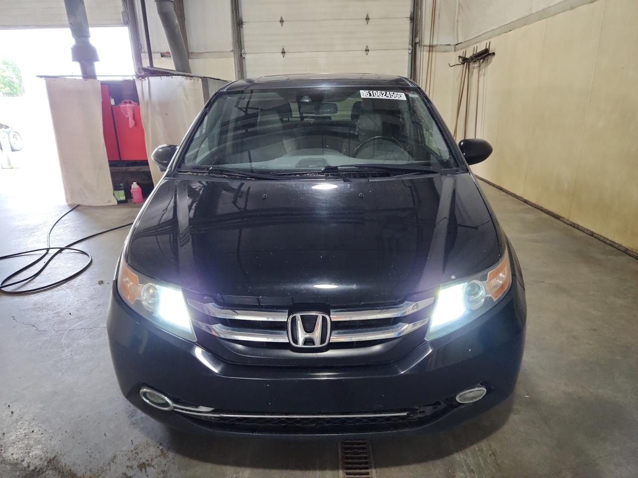 2015 Honda Odyssey Exl Черный vin: 5FNRL5H61FB026220 Damage: Front Bumper/Cover, Chipped, 10 Or More