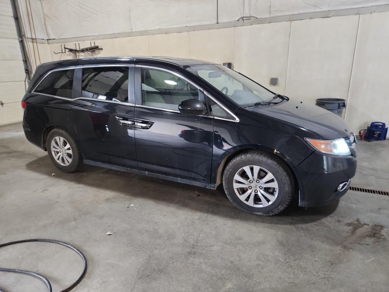 2015 Honda Odyssey Exl Черный vin: 5FNRL5H61FB026220 Damage: Right Front Door, Multiple Dents/Paint Damage, 3