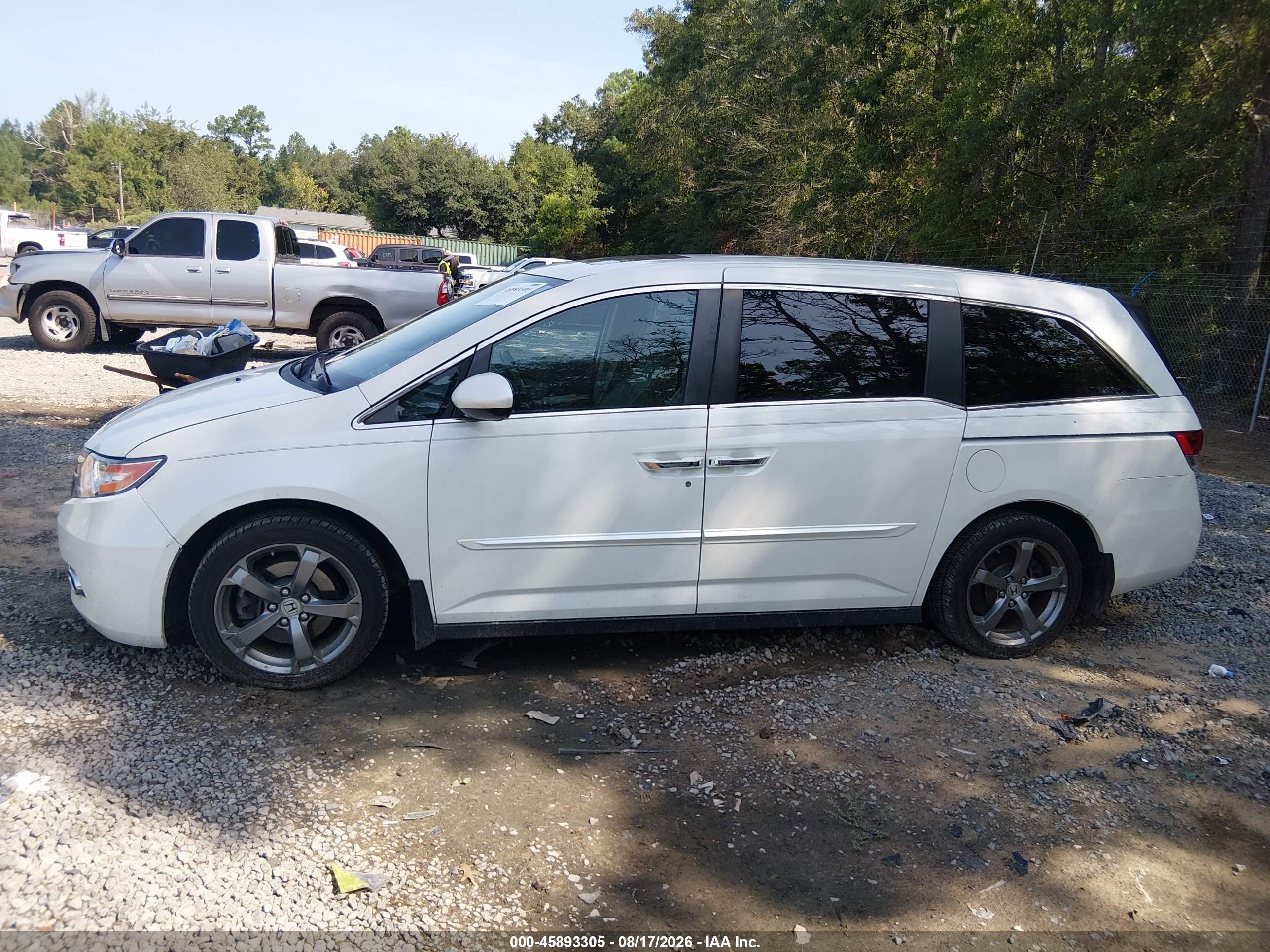 2015 Honda Odyssey Ex-l White vin: 5FNRL5H61FB106004