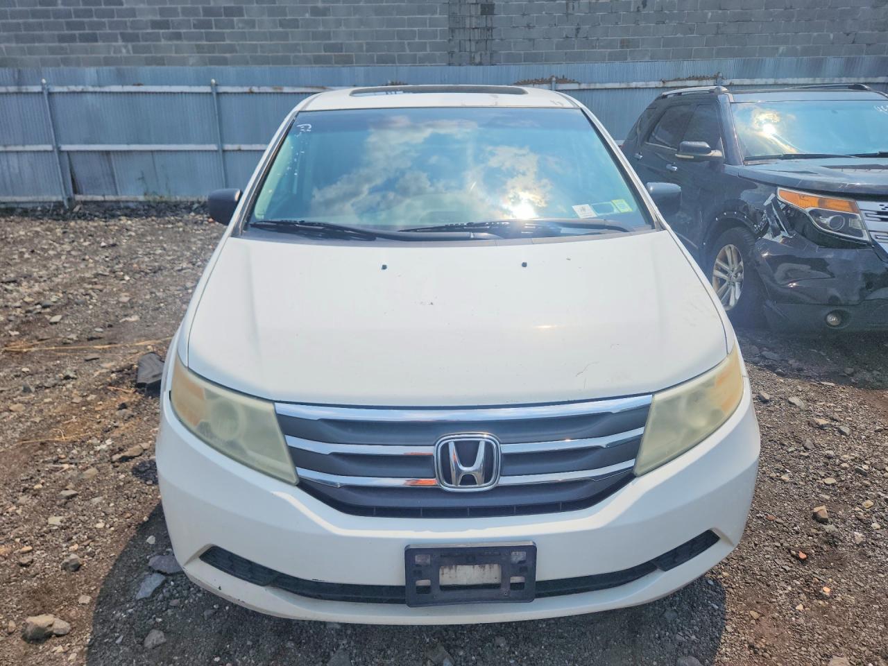 2011 Honda Odyssey Exl Белый vin: 5FNRL5H62BB050746
