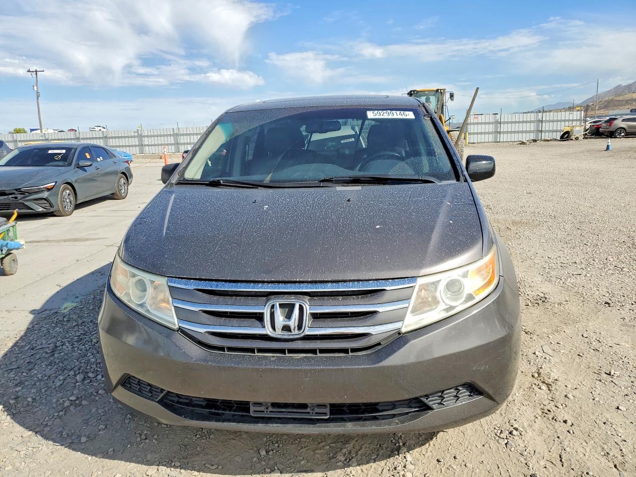 2011 Honda Odessey Gray vin: 5FNRL5H62BB058927