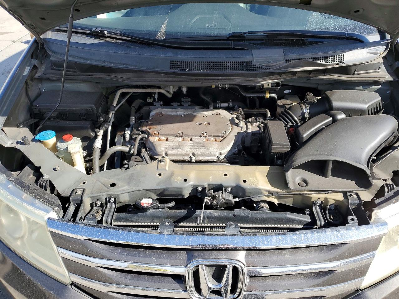 2011 Honda Odessey Gray vin: 5FNRL5H62BB058927