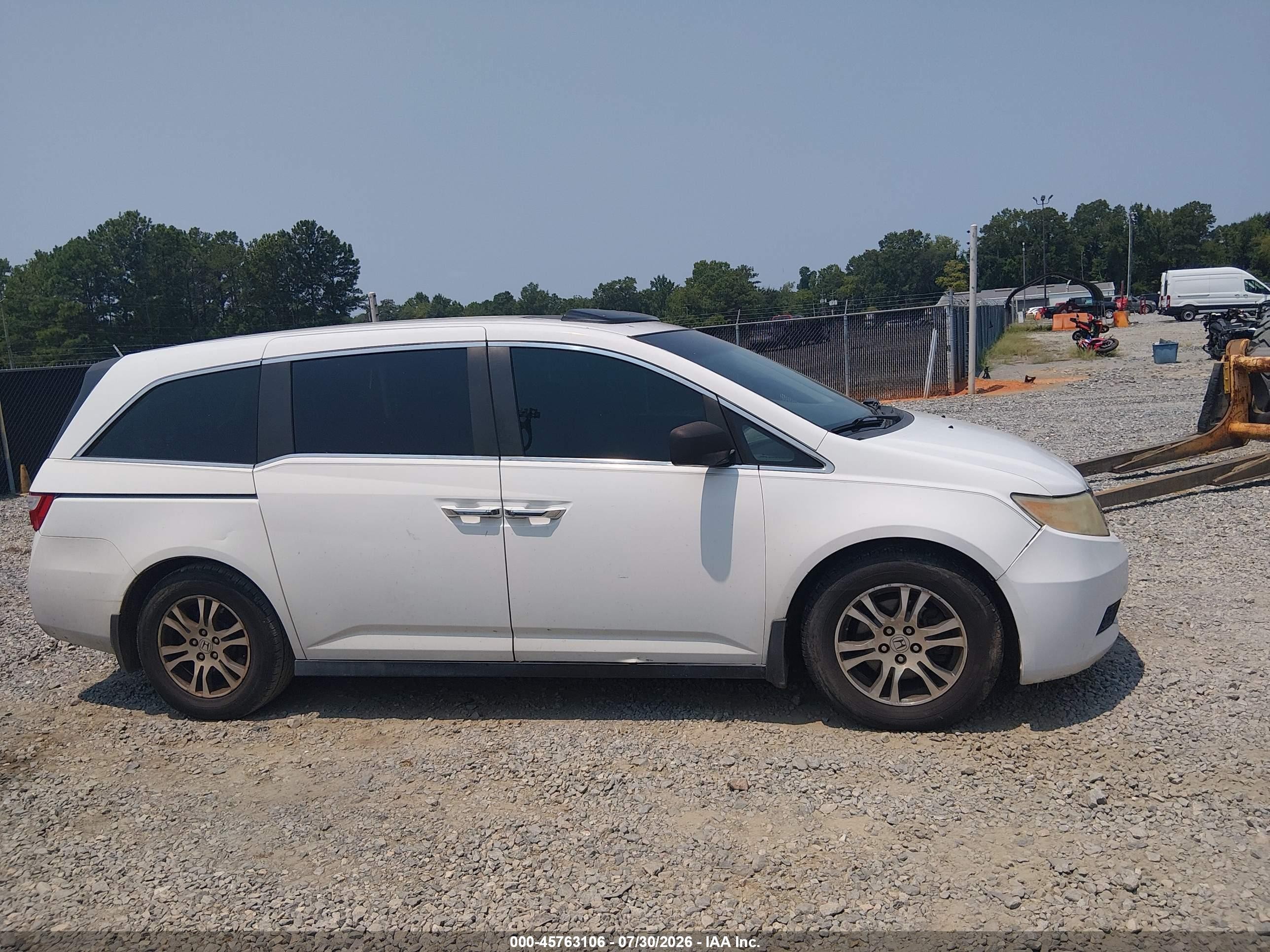 2011 Honda Odyssey Ex-l White vin: 5FNRL5H62BB071774