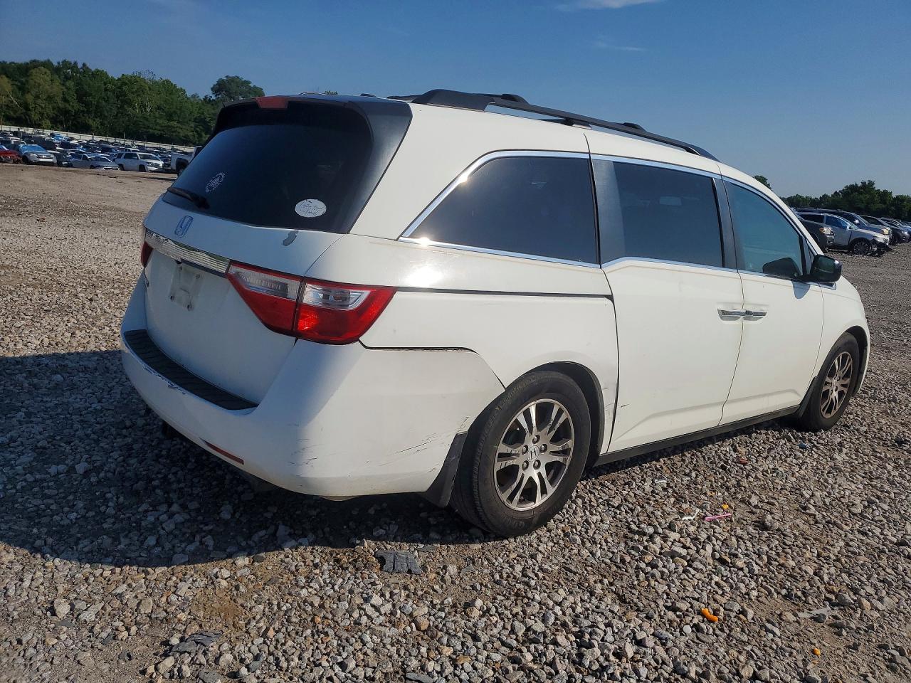 2011 Honda Odyssey White vin: 5FNRL5H62BB081138