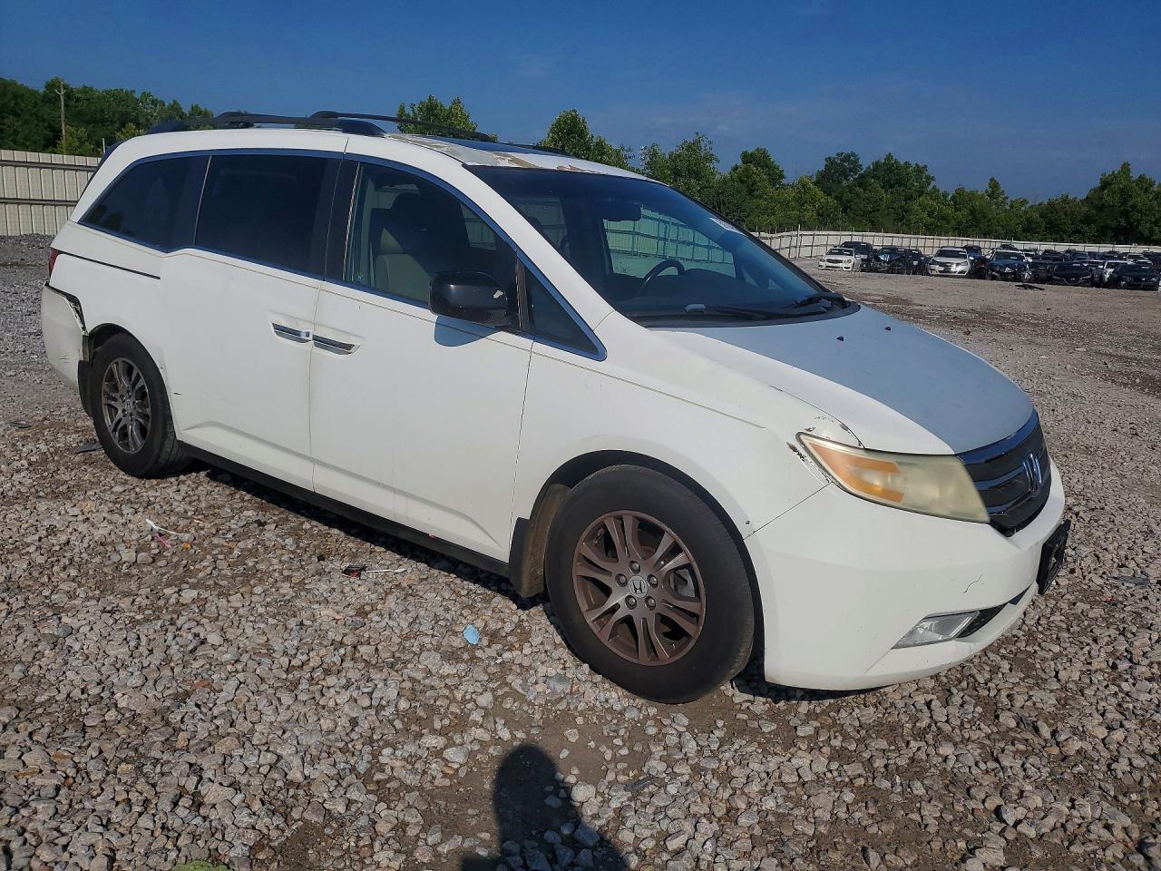 2011 Honda Odyssey White vin: 5FNRL5H62BB081138