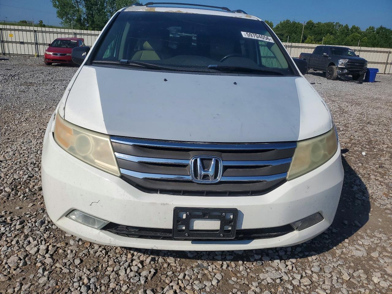 2011 Honda Odyssey White vin: 5FNRL5H62BB081138