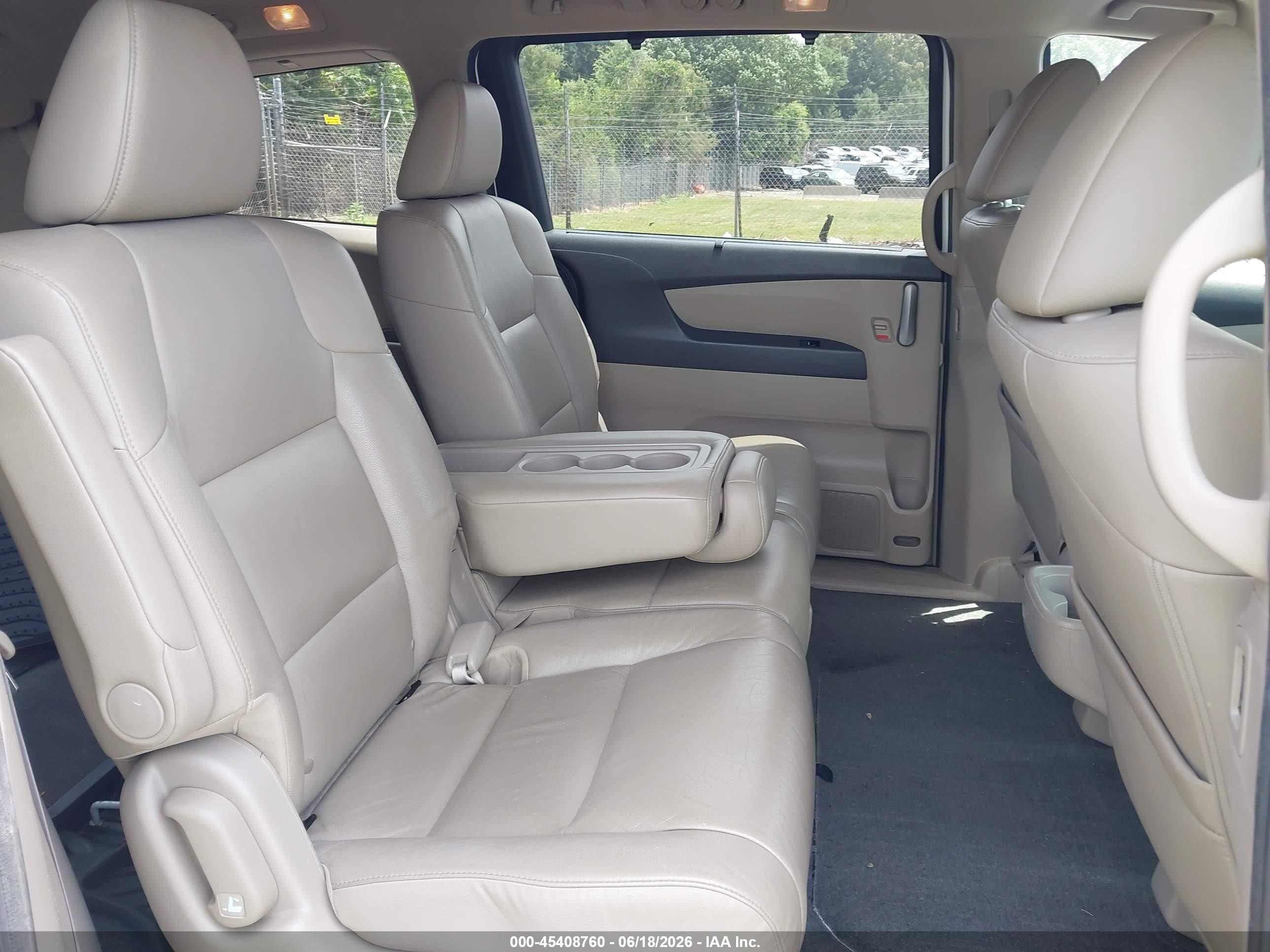 2012 Honda Odyssey Ex-l White vin: 5FNRL5H62CB028604