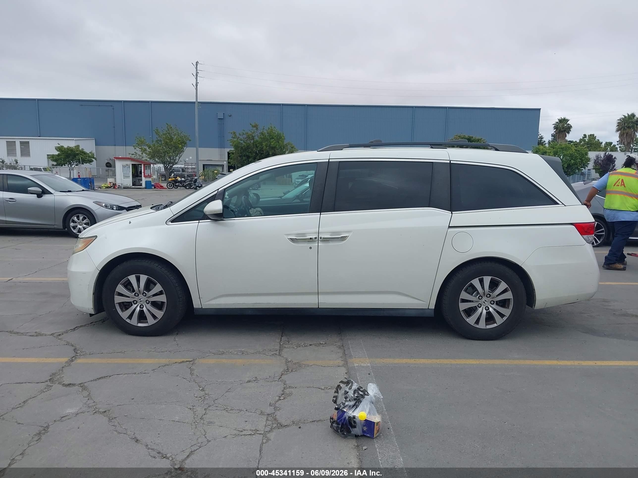 2014 Honda Odyssey Ex-l White vin: 5FNRL5H62EB067065