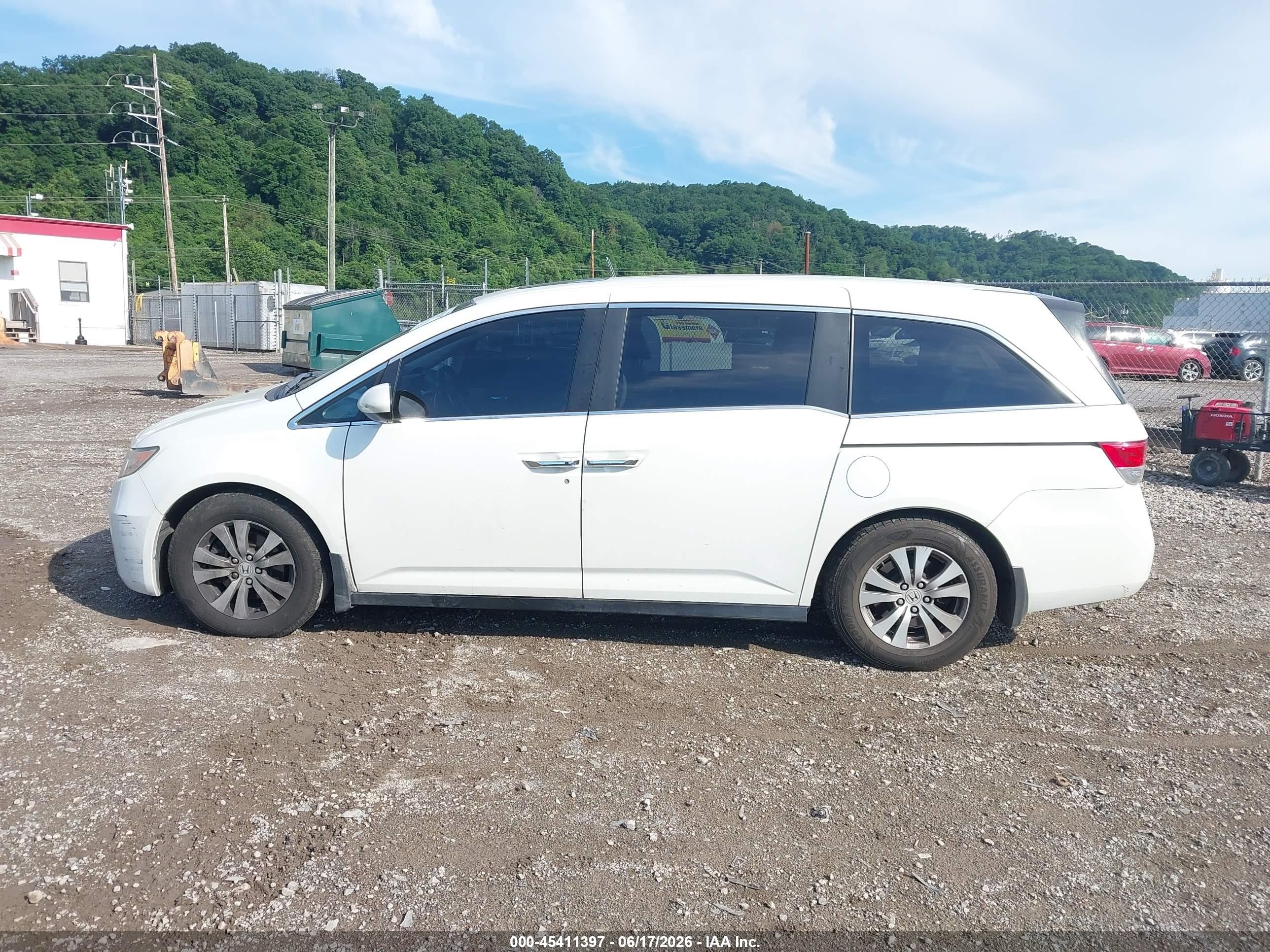 2014 Honda Odyssey Ex-l White vin: 5FNRL5H62EB083427