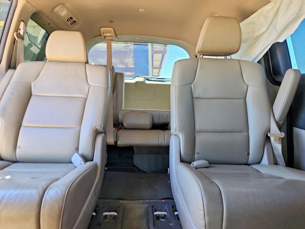 2016 Honda Odyssey Exl White vin: 5FNRL5H62GB093622