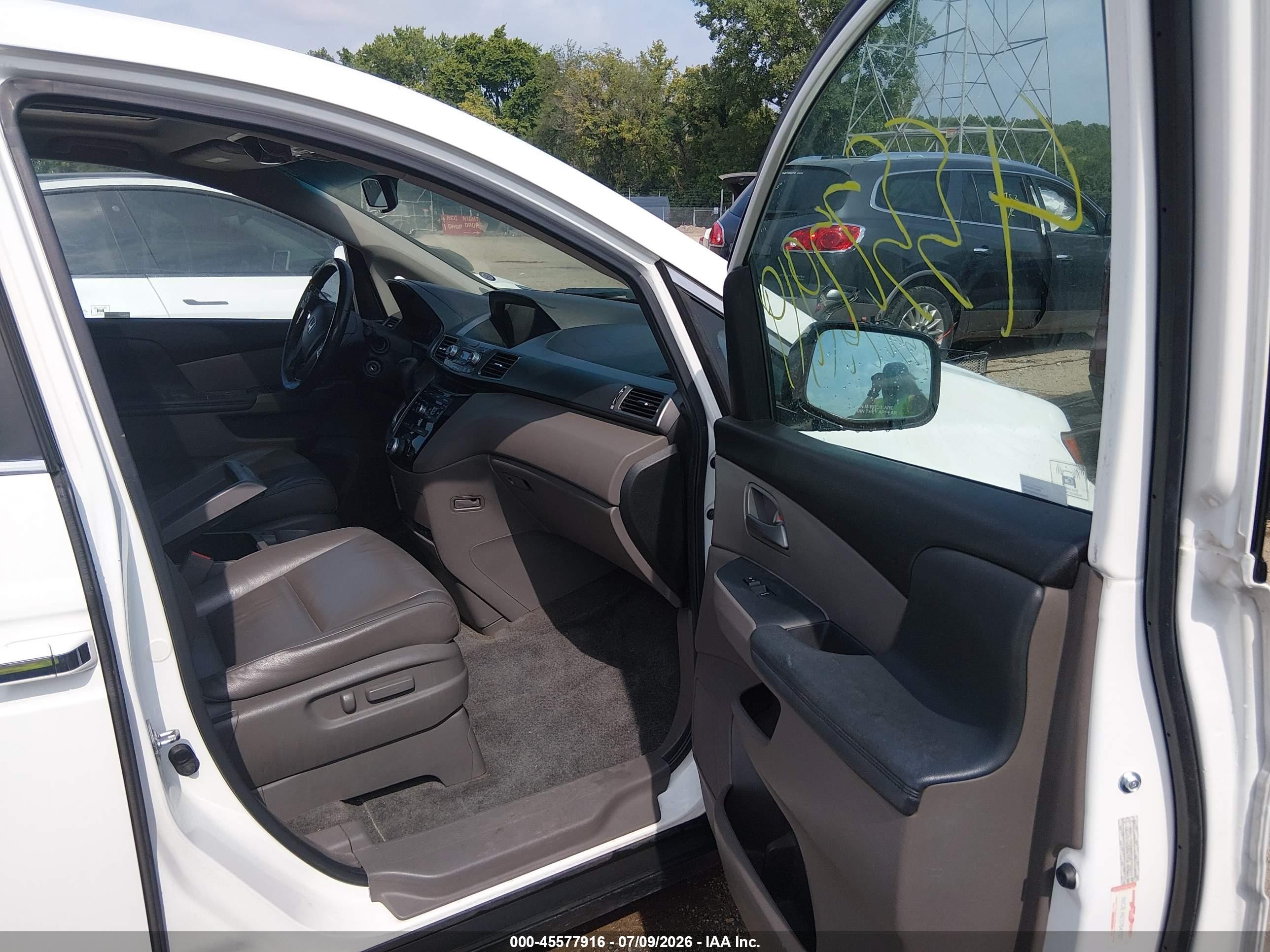 2011 Honda Odyssey Ex-l White vin: 5FNRL5H63BB019022