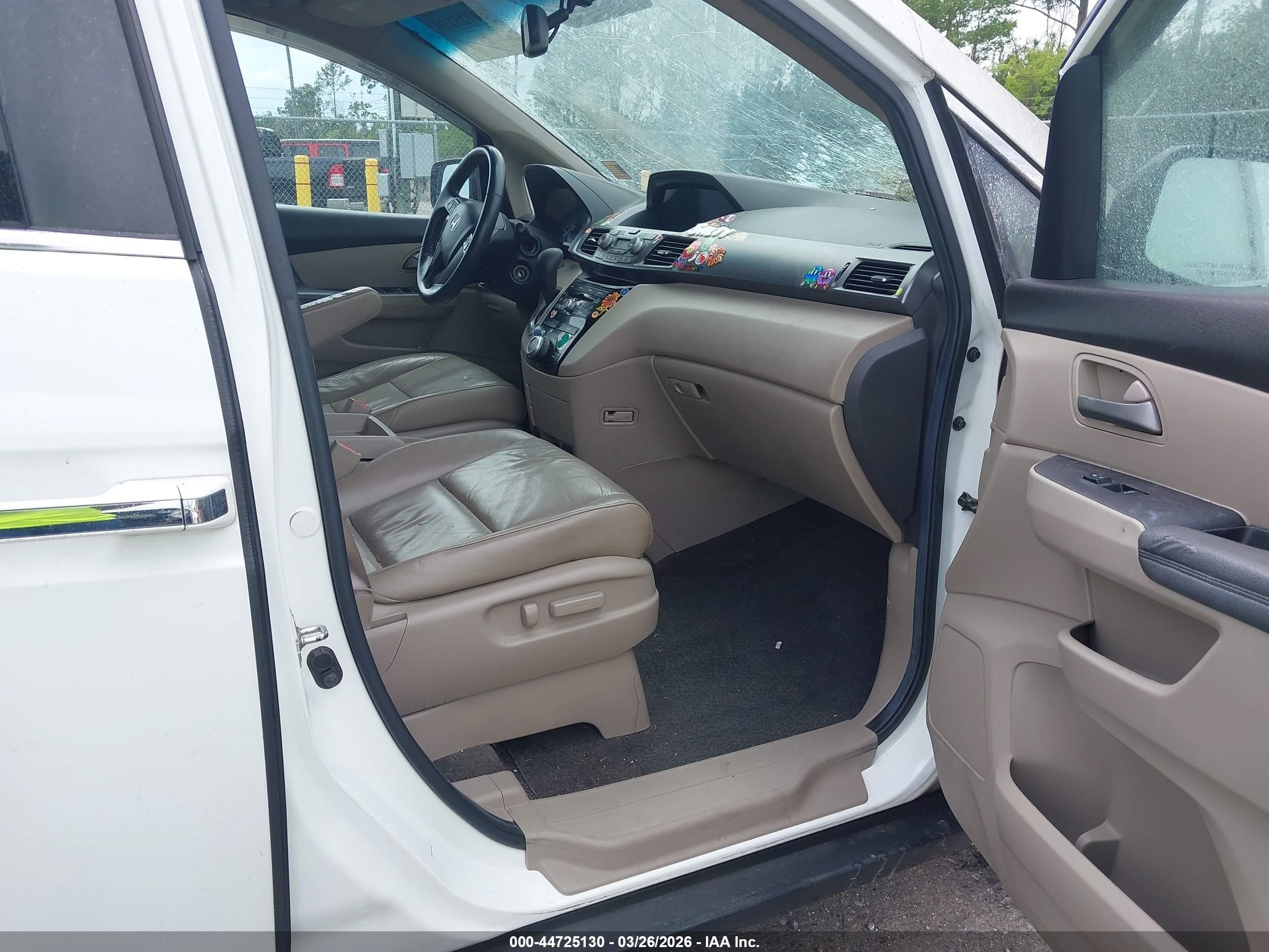 2012 Honda Odyssey Ex-l White vin: 5FNRL5H63CB051728