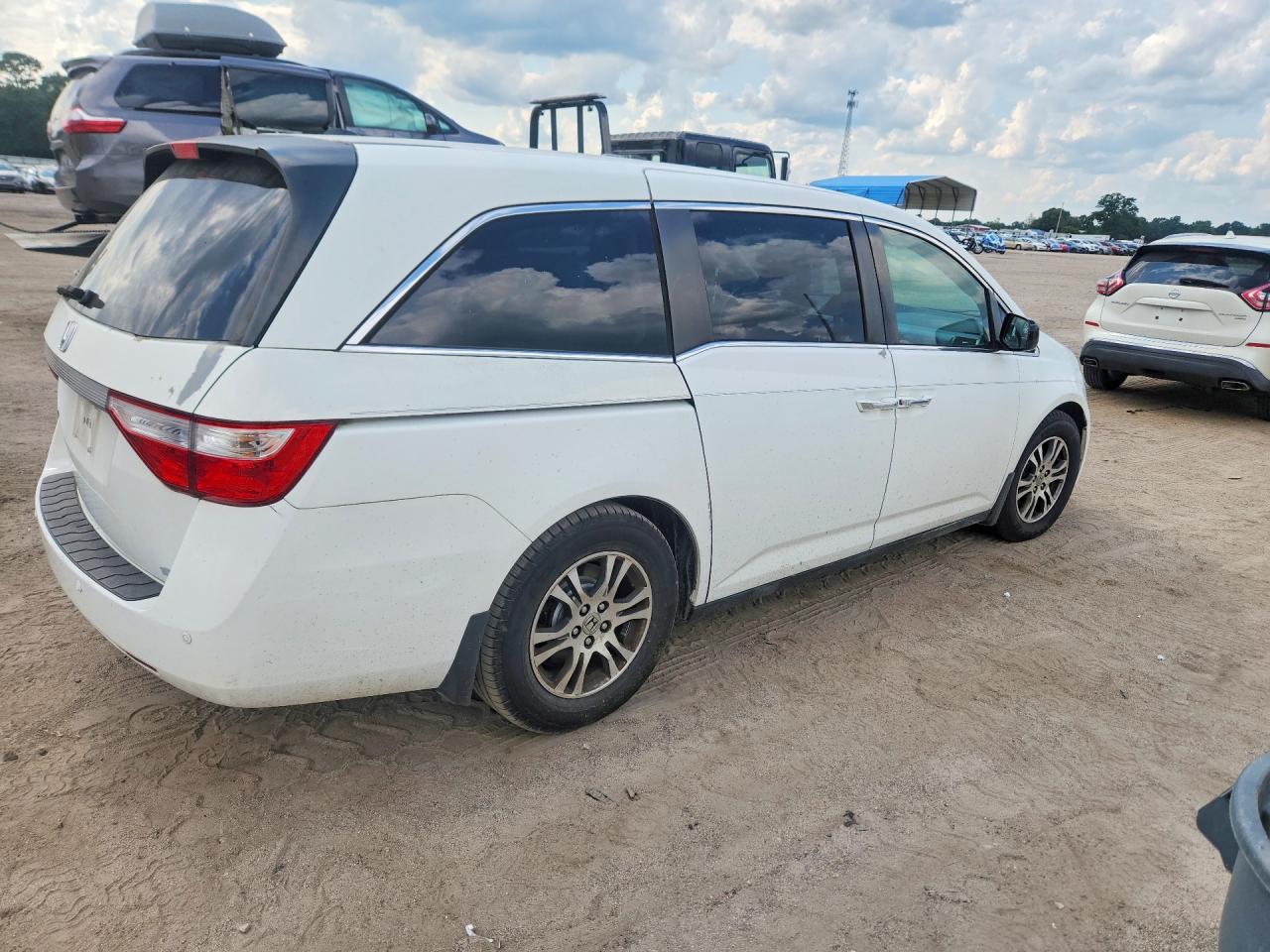 2013 Honda Odyssey Exl White vin: 5FNRL5H63DB090319