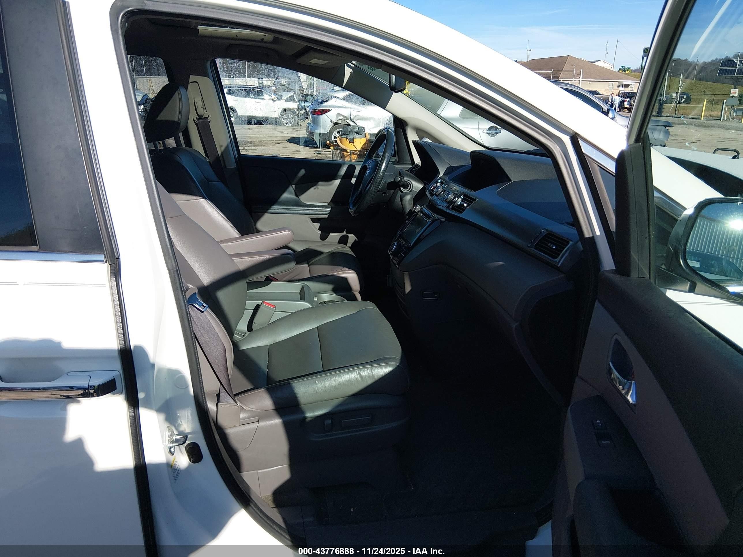 2014 Honda Odyssey Ex-l White vin: 5FNRL5H63EB122249