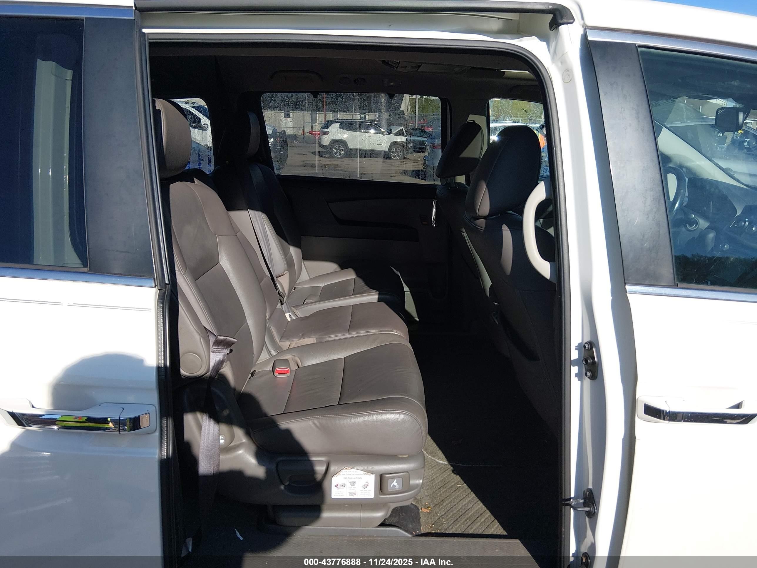 2014 Honda Odyssey Ex-l White vin: 5FNRL5H63EB122249