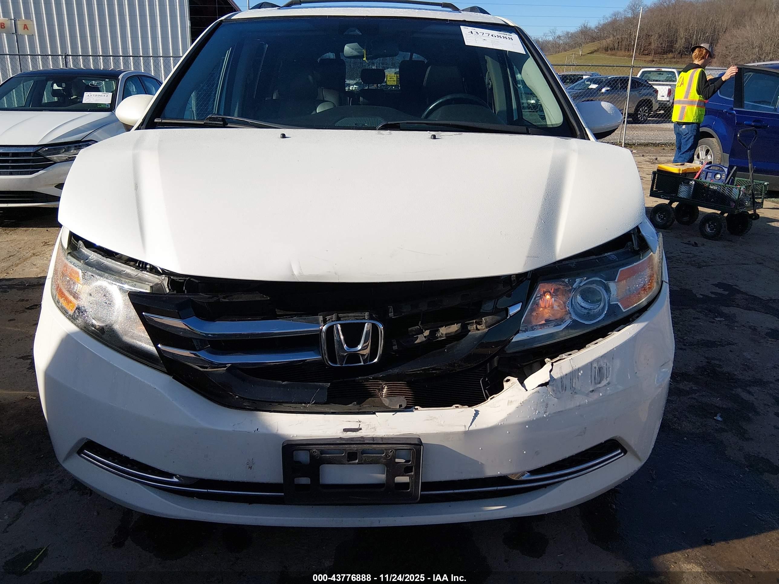 2014 Honda Odyssey Ex-l White vin: 5FNRL5H63EB122249